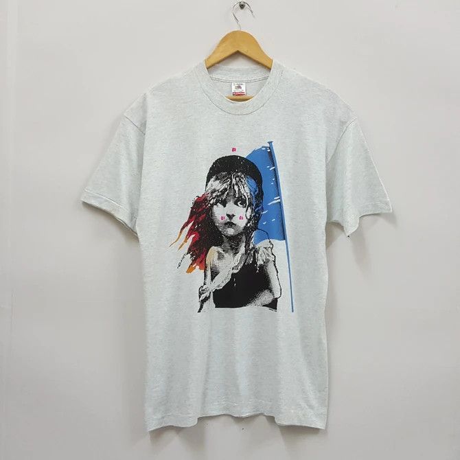 Vintage 90's Les Miserables Movie 1986 design t-shirt/2
