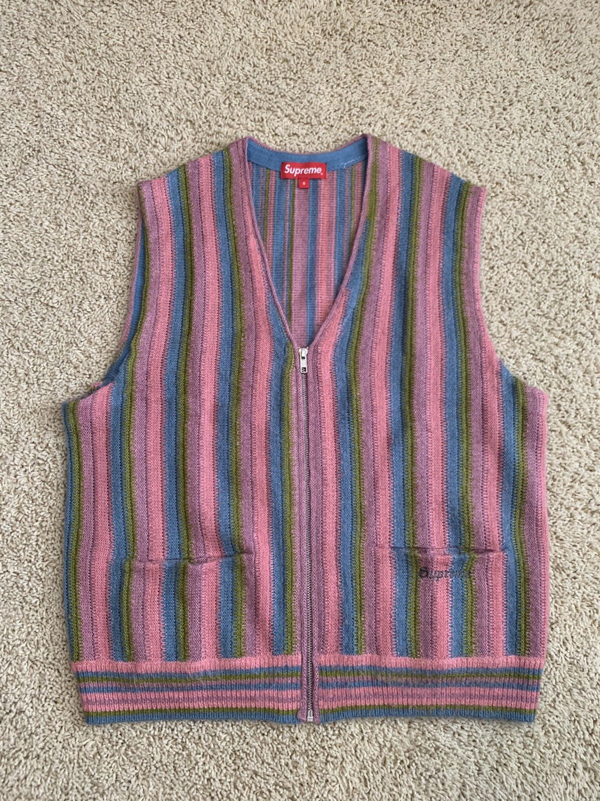 最旬トレンドパンツ Supreme Stripe Sweater Vest Pink Sサイズ トップス