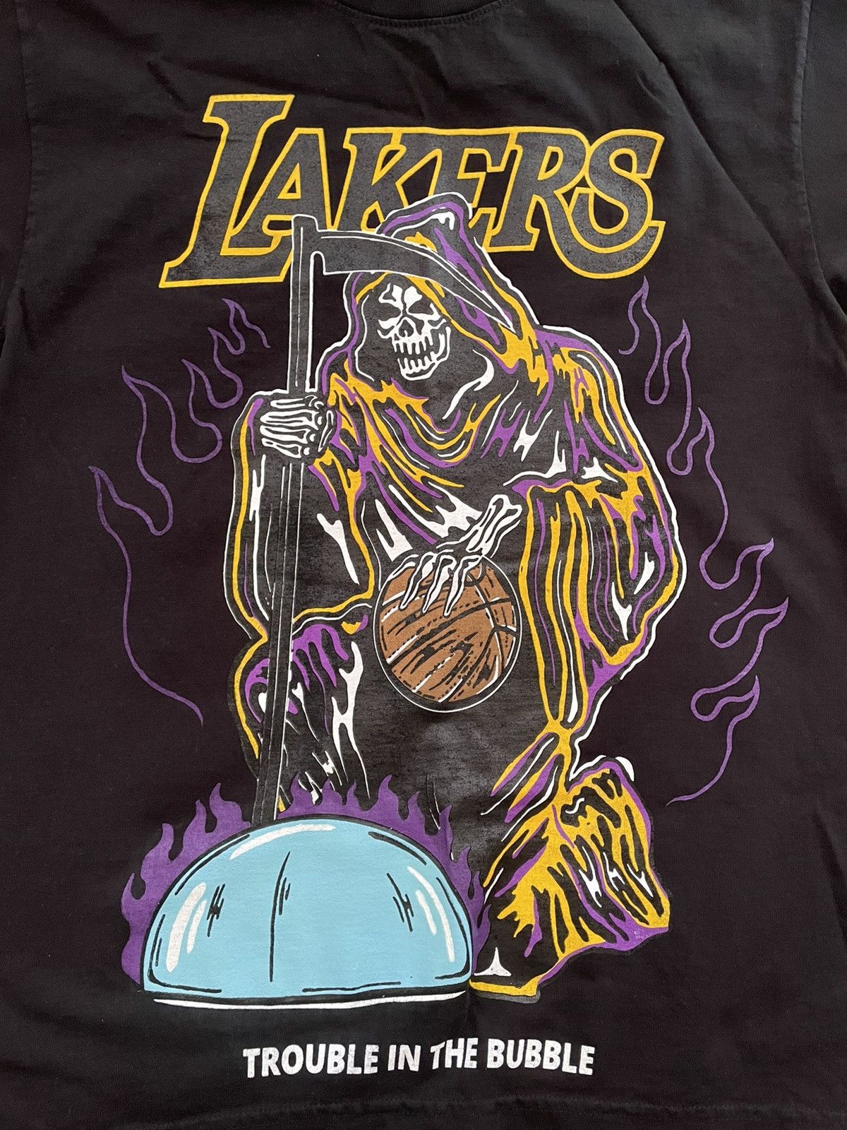 NBA × Warren Lotas Warren Lotas Lakers TROUBLE IN THE BUBBLE T-Shirt Size Small Size US S / EU 44-46 / 1 - 2 Thumbnail