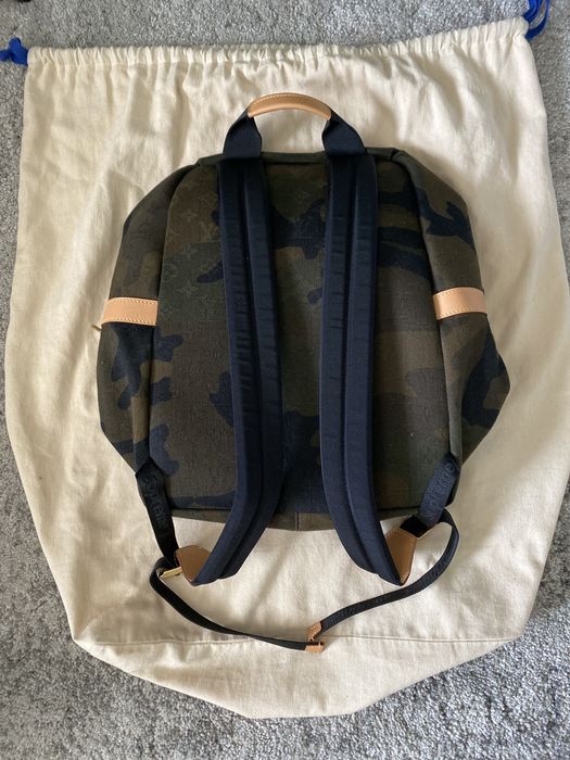 Louis vuitton best sale supreme camo backpack