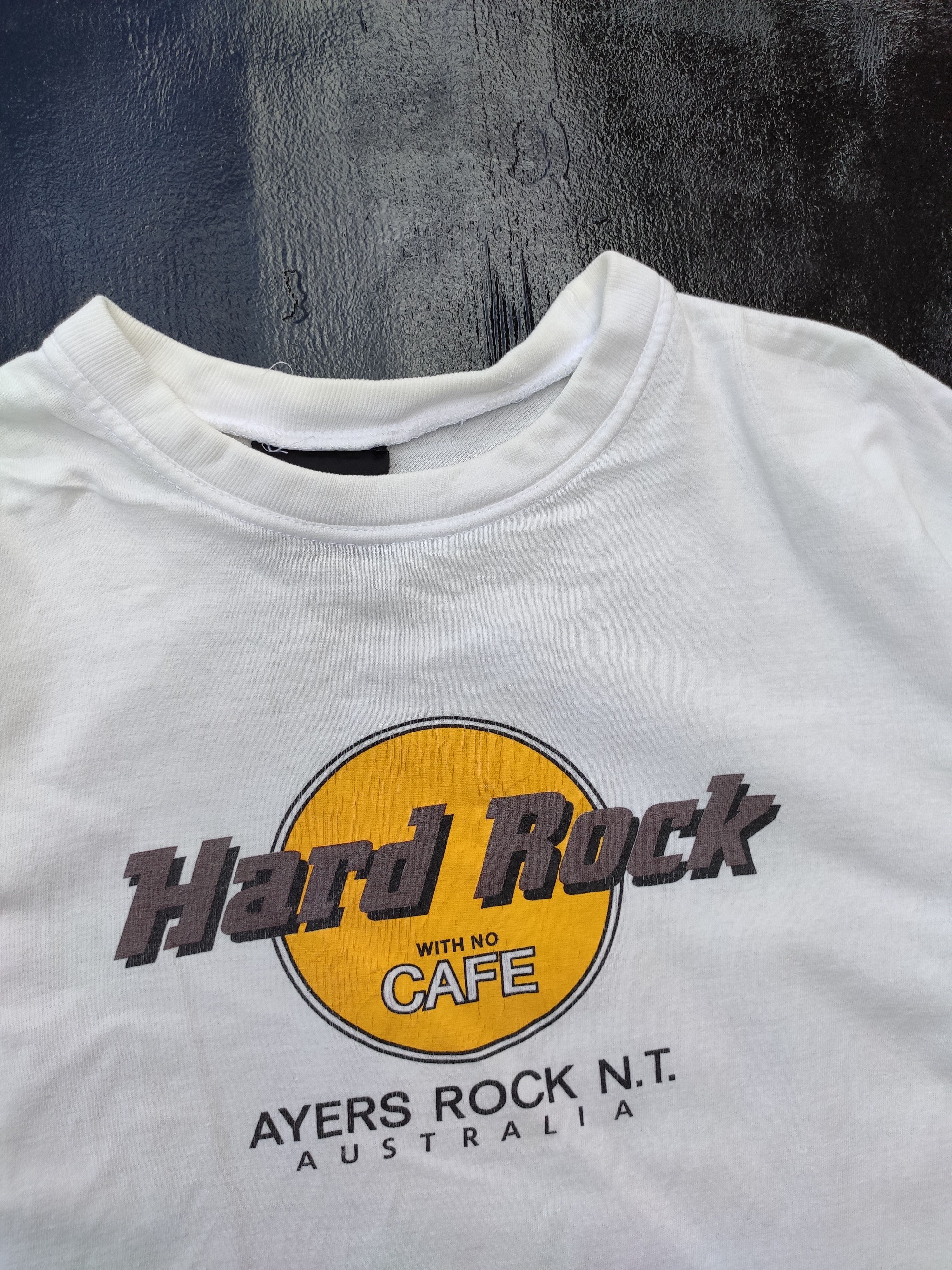 Hard Rock Cafe × Vintage Vintage 90s Hard Rock Cafe t shirt ayers rock Size US M / EU 48-50 / 2 - 2 Thumbnail