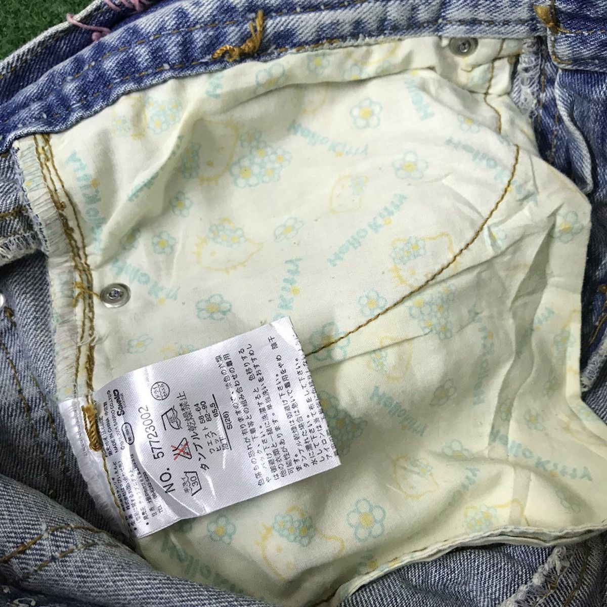 Anime Vintage Hello Kitty Distressed Denim Jeans Size 29" - 23 Thumbnail