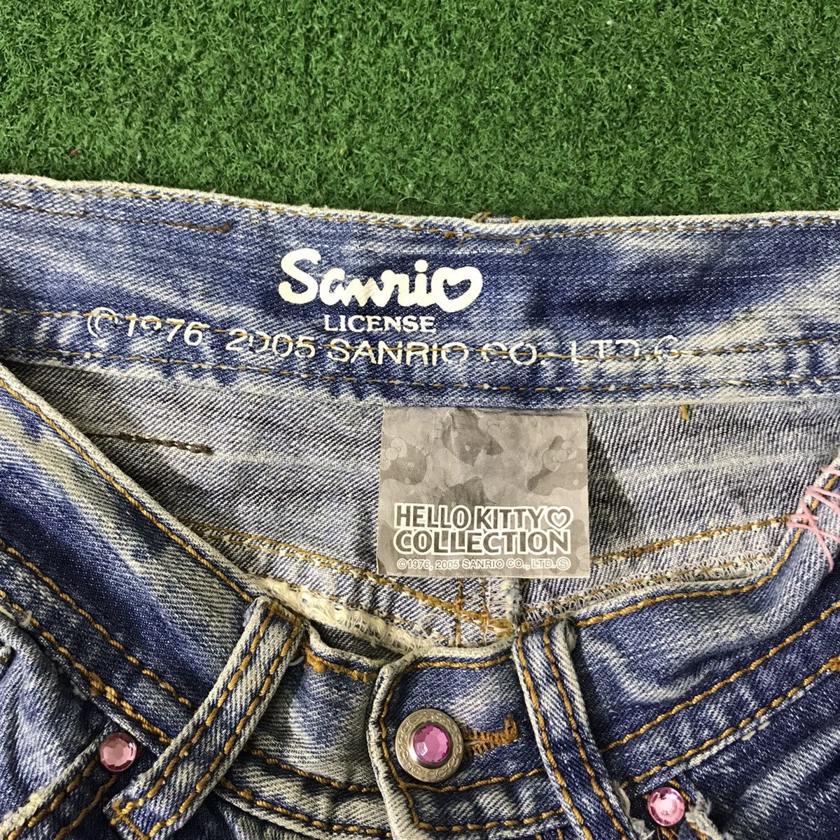 Anime Vintage Hello Kitty Distressed Denim Jeans Size 29" - 21 Thumbnail