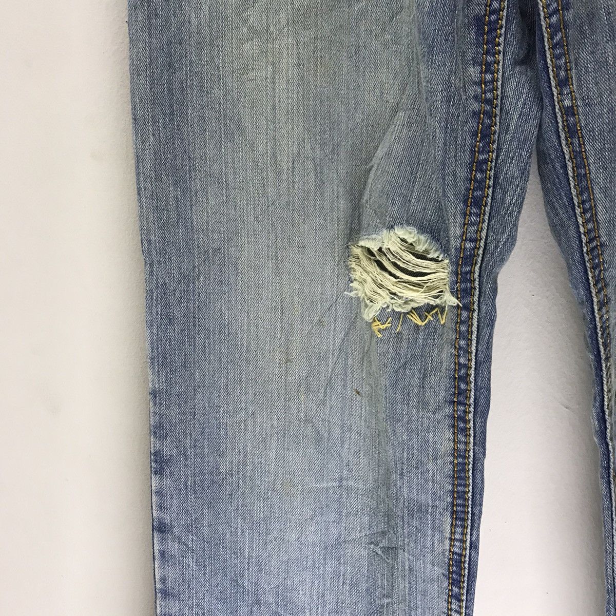 Anime Vintage Hello Kitty Distressed Denim Jeans Size 29" - 6 Thumbnail