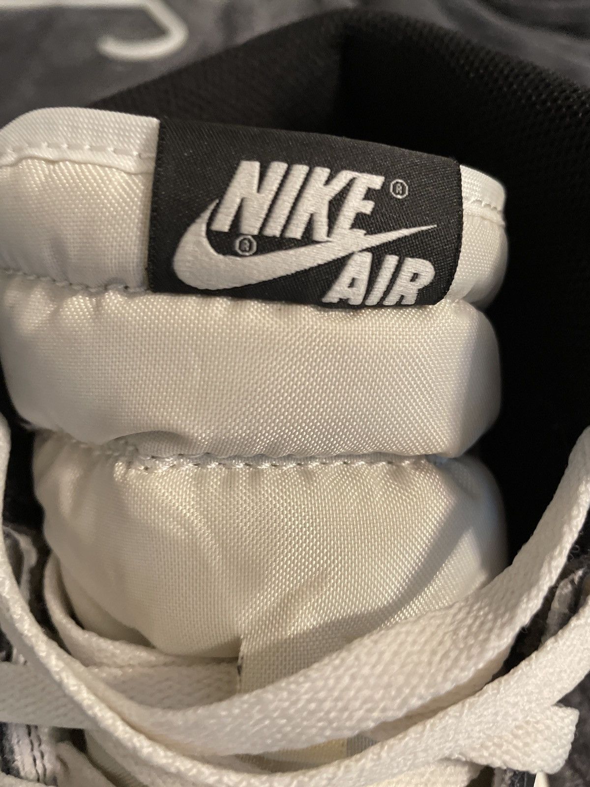 Jordan Brand Air Jordan 1 Retro High OG Size US 10 / EU 43 - 14 Thumbnail