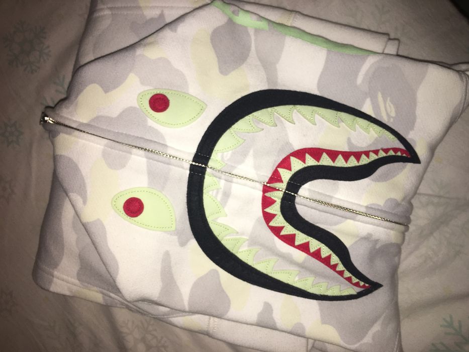 White glow in 2025 the dark bape hoodie