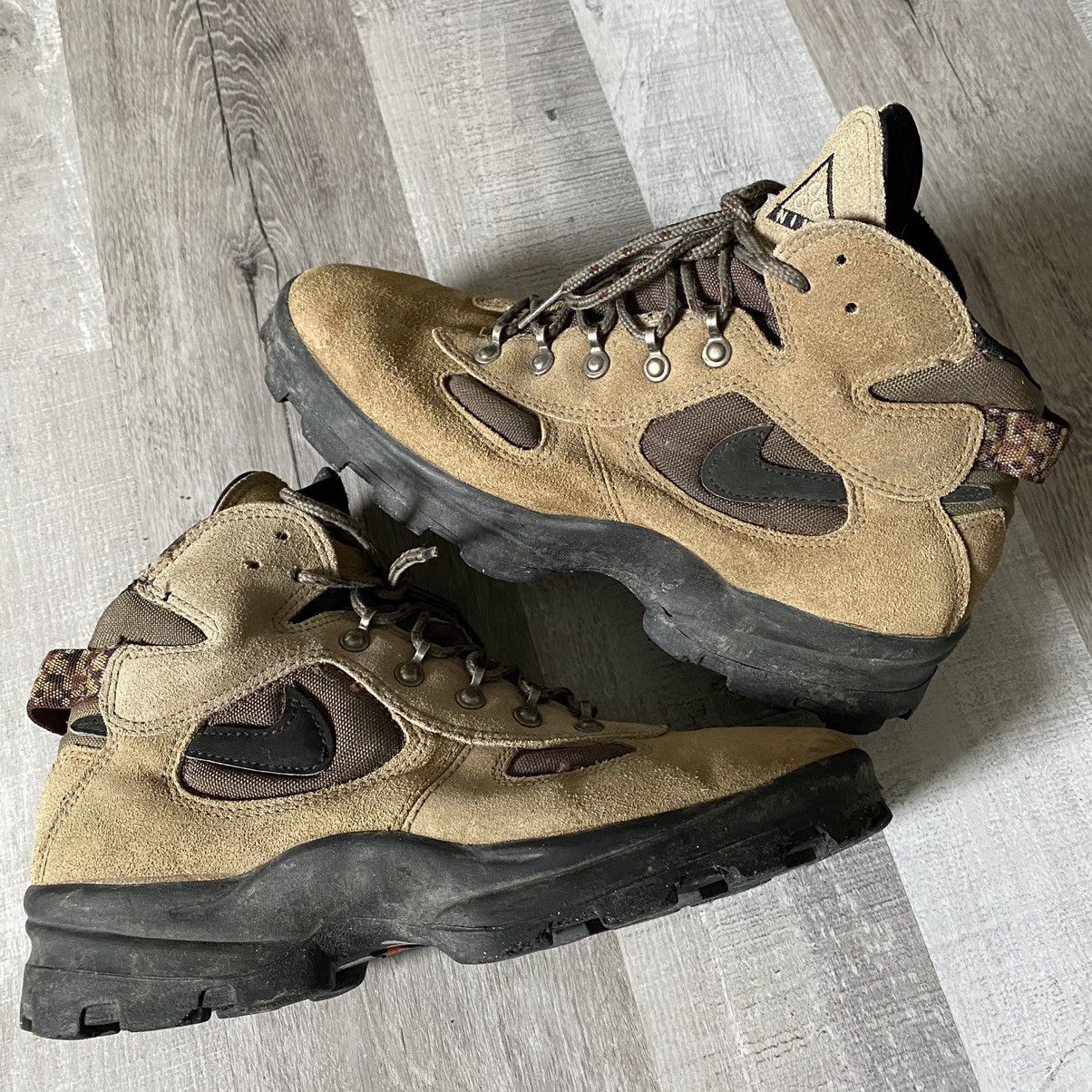 Nike ACG 1995 Nike Air ACG Brown Leather Swoosh Lace Up Nike ACG 1995 Nike Air ACG Brown Leather Swoosh Lace Up