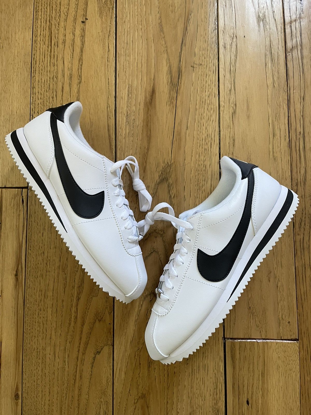 nike cortez leather white black