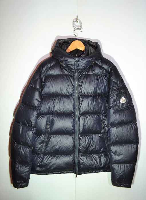 Moncler zin store