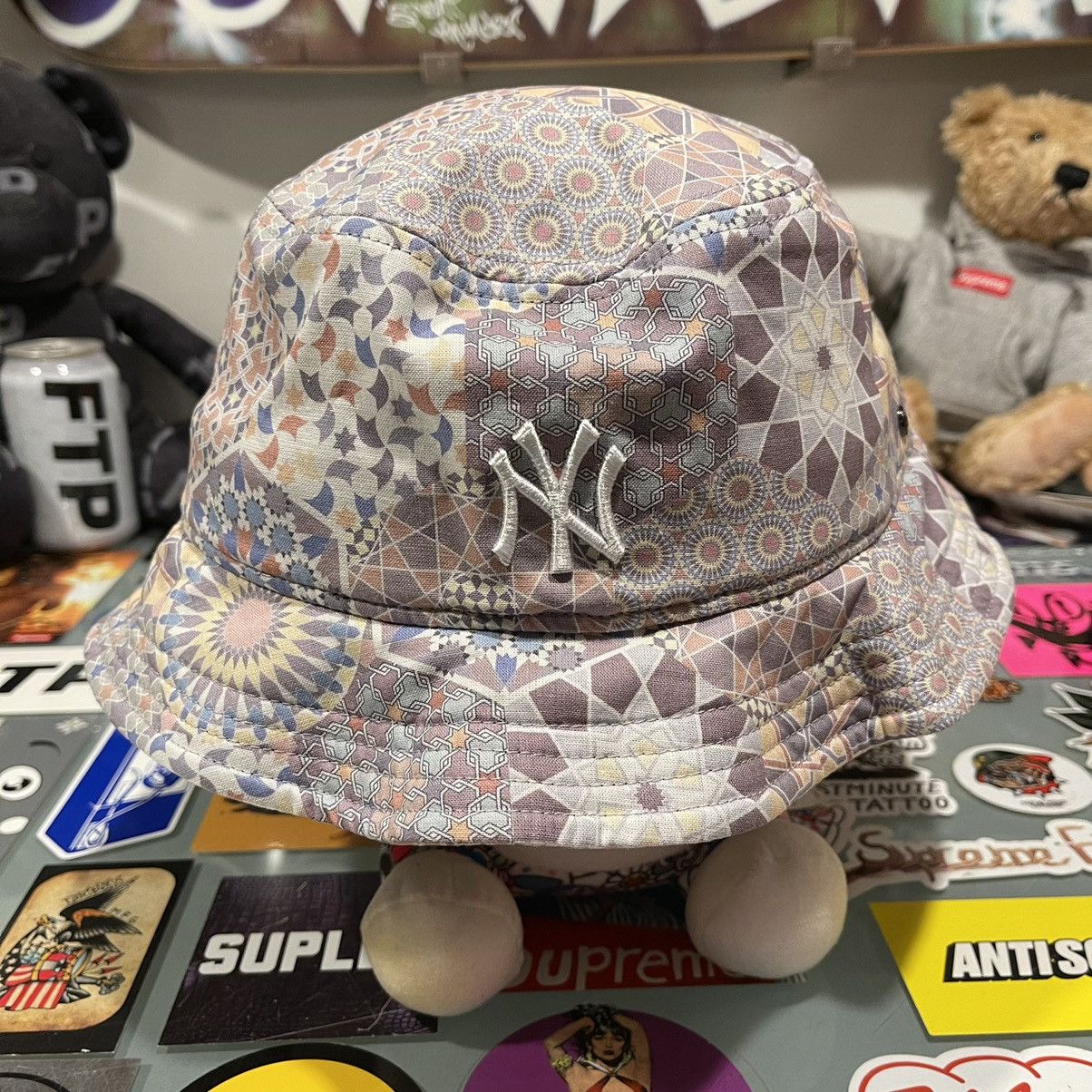 ハット Kith  New Era Moroccan Tile Bucket Hat Kith × New Era Kith New Era Moroccan Tile Bucket Hat Yankees Brand