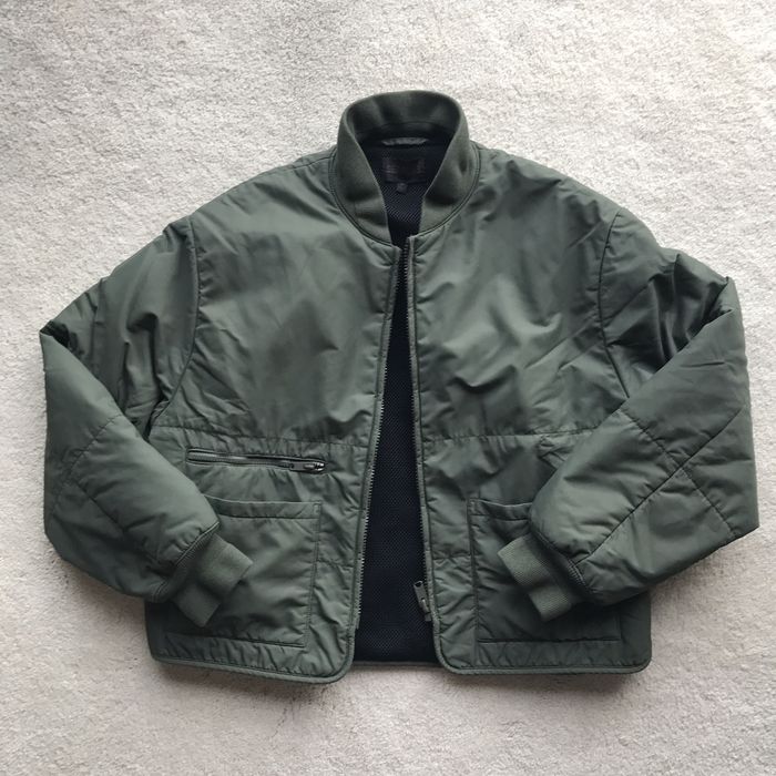 Yeezy bomber hot sale