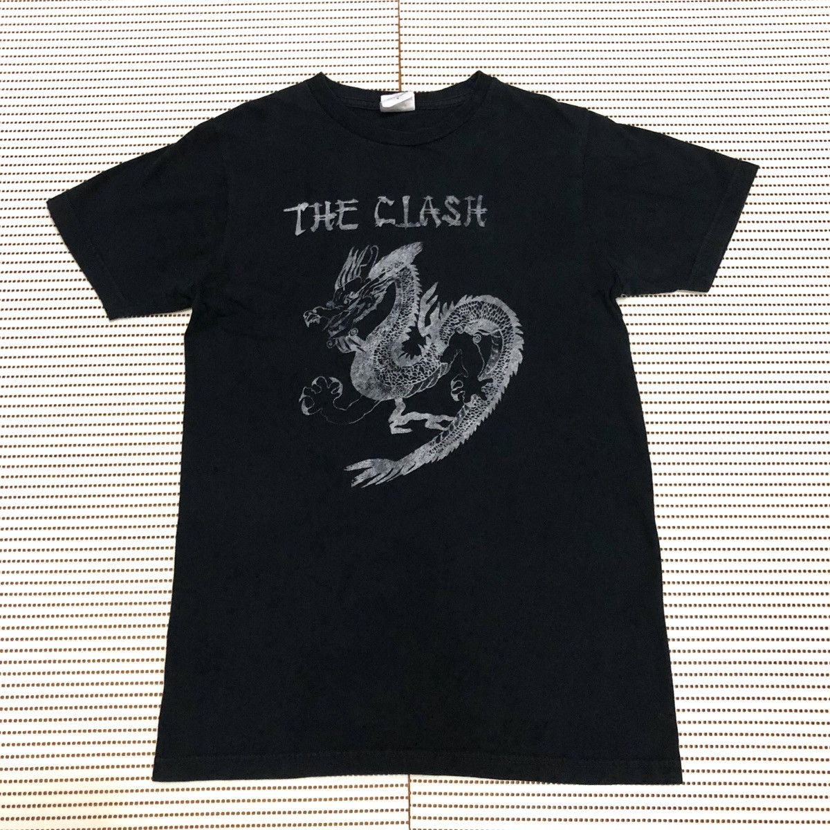 Band Tees Band Tee The Clash Dragon Design Size US S / EU 44-46 / 1 - 1 Thumbnail