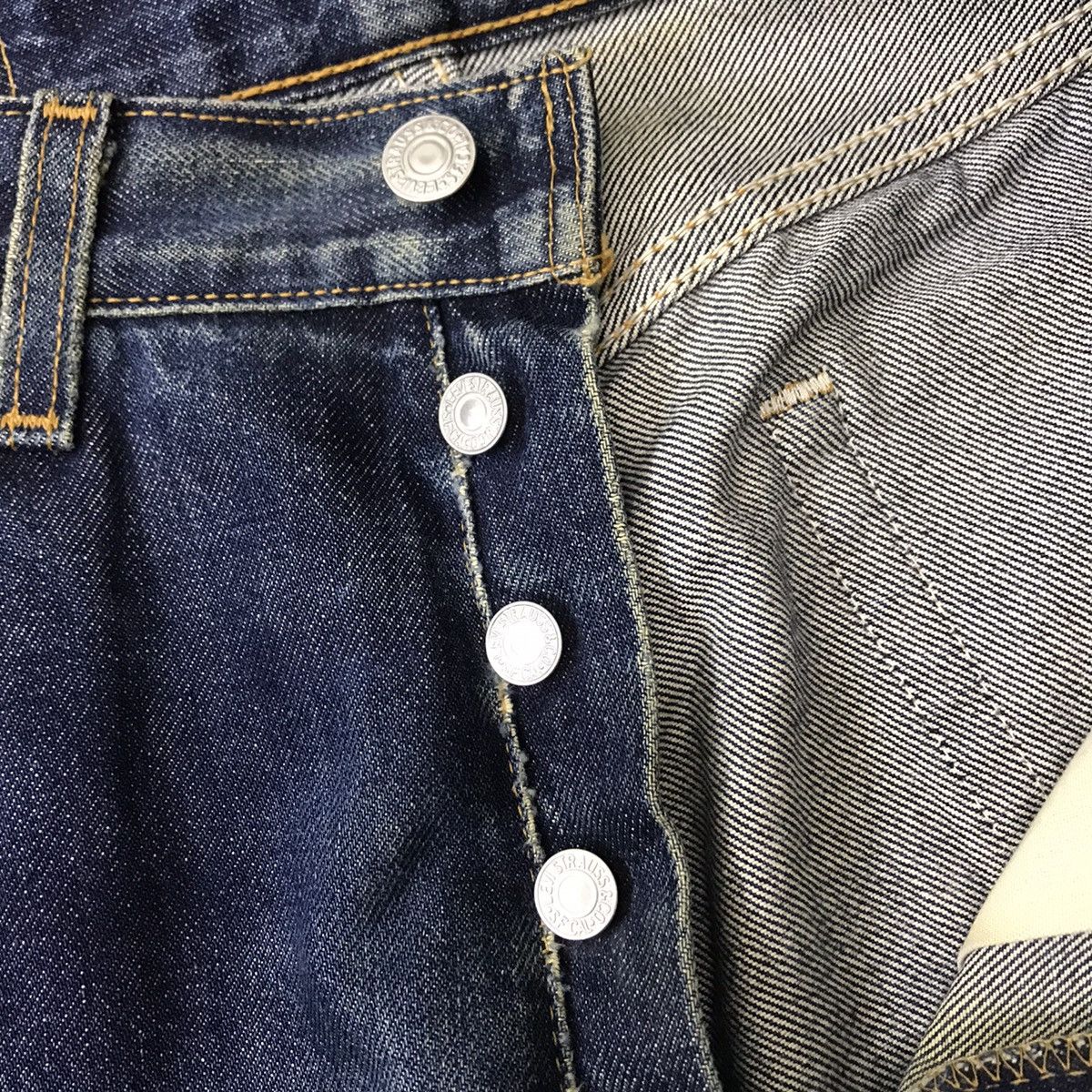 Levi's Vintage 90s Levis 501 Distressed Denim Nice Faded Size US 31 - 19 Thumbnail