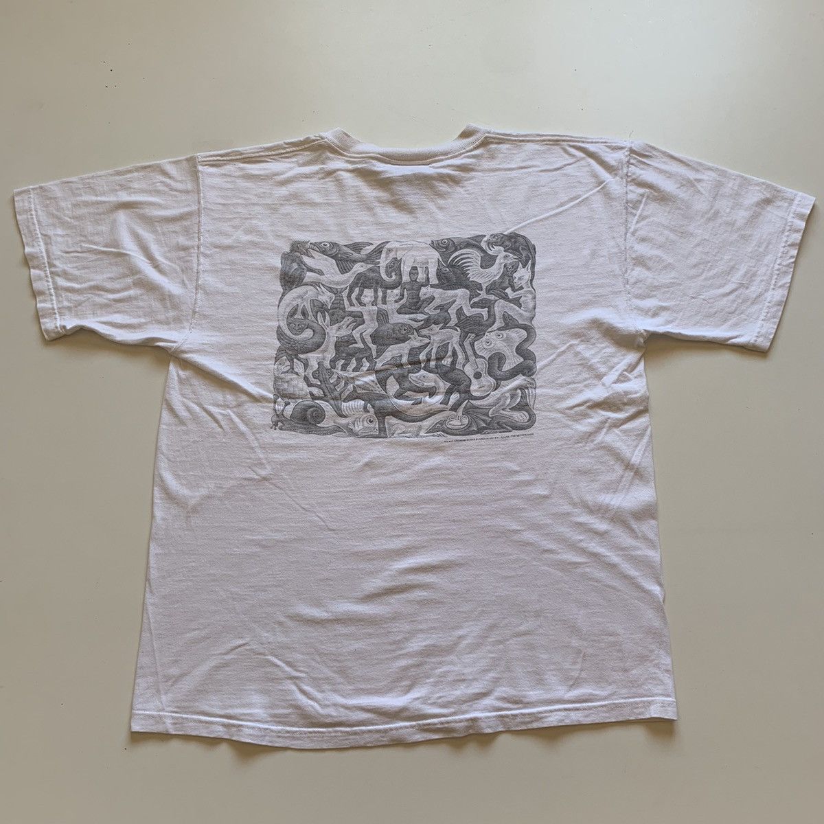 Vintage Vintage 90s MC Escher t shirt Size US L / EU 52-54 / 3 - 1 Thumbnail