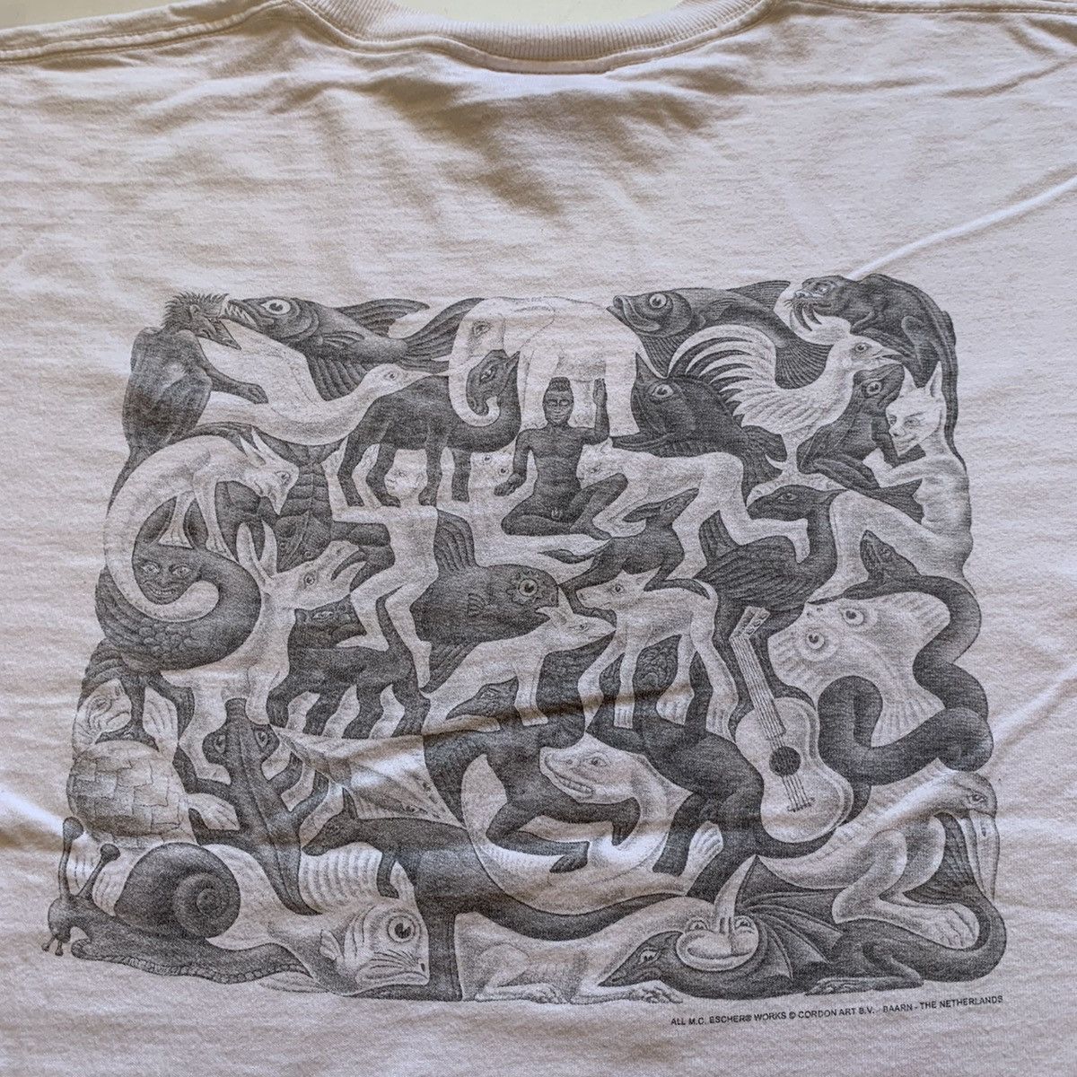 Vintage Vintage 90s MC Escher t shirt Size US L / EU 52-54 / 3 - 2 Thumbnail