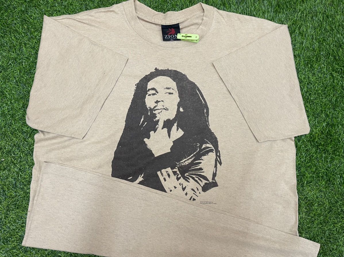 VINTAGE BOB MARLEY MIDDLE FINGER 2003 ROCK BAND TEE
