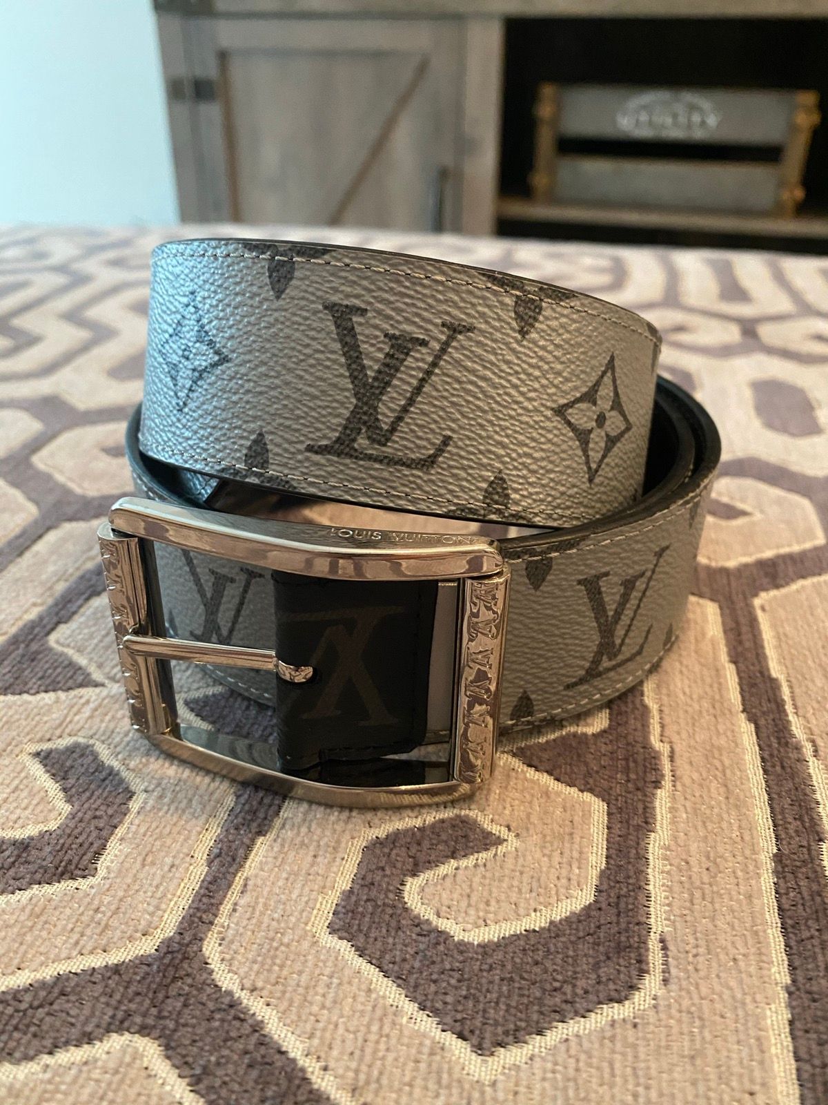 Louis Vuitton SUPER RARE Louis Vuitton Reverso 40MM belt