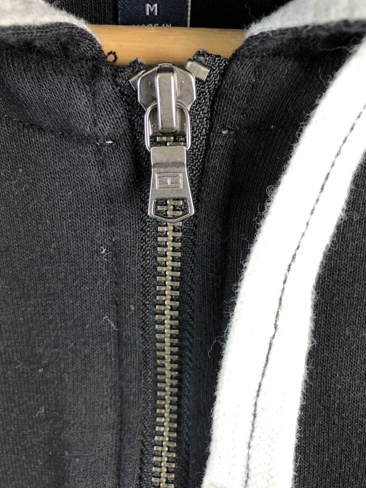 Designer × Tommy Hilfiger Vintage Tommy Hilfiger Zipper Hoodie Size US S / EU 44-46 / 1 - 8 Thumbnail
