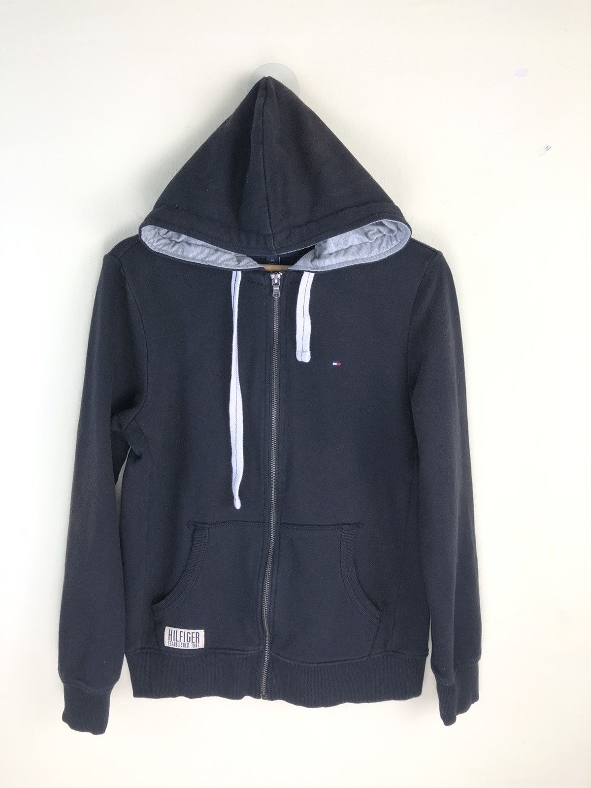 Designer × Tommy Hilfiger Vintage Tommy Hilfiger Zipper Hoodie Size US S / EU 44-46 / 1 - 1 Thumbnail