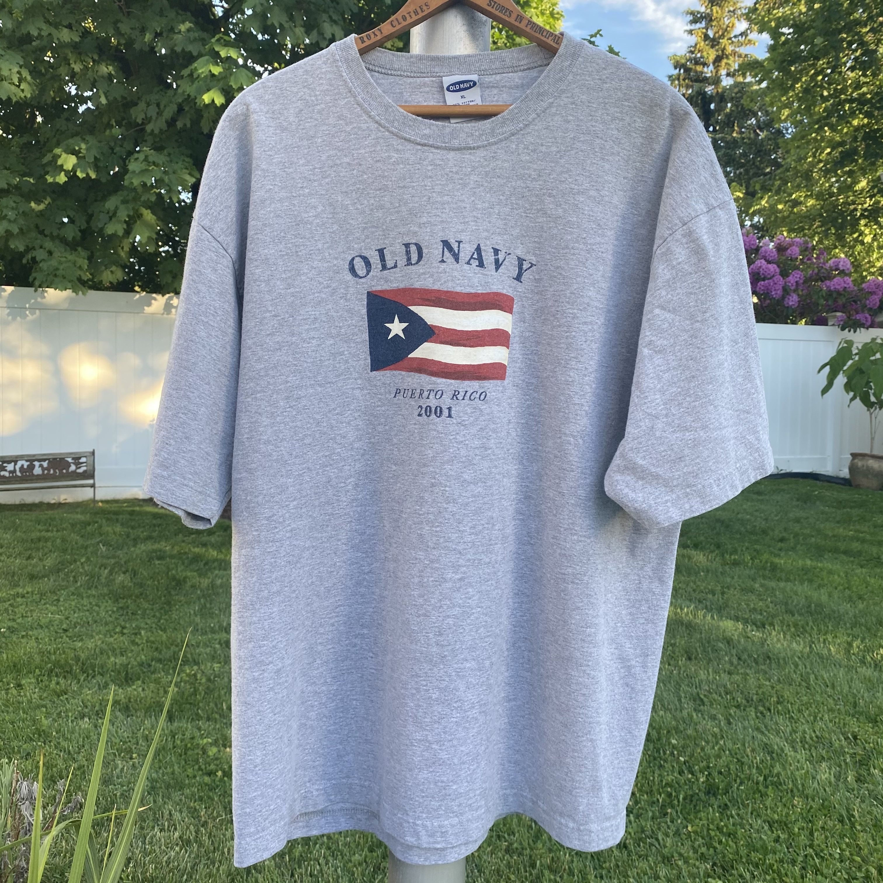 VINTAGE OLD NAVY PUERTO RICO FLAG 2001 T-SHIRT