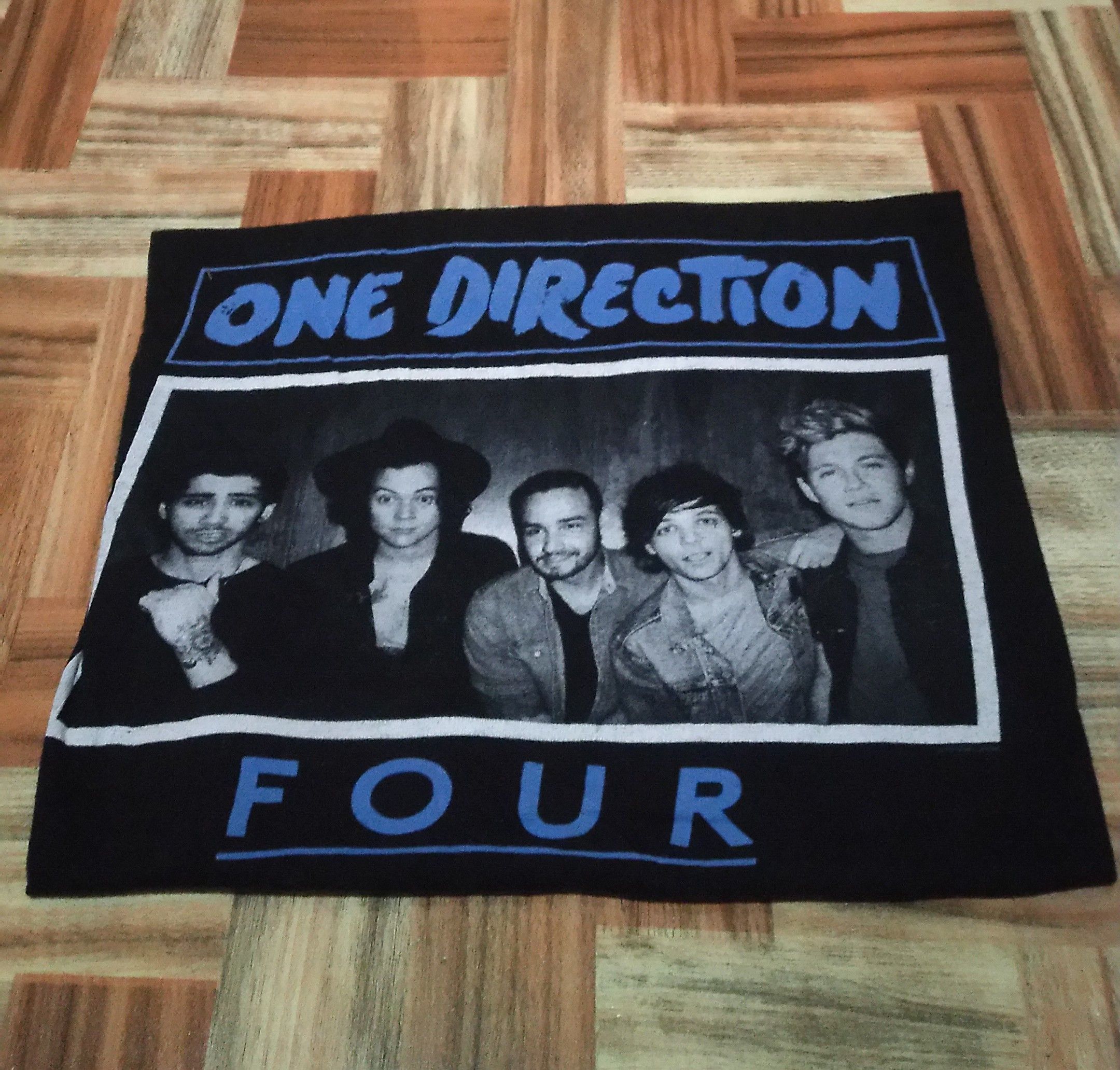 Band Tees One Direction Band T-shirt Size US L / EU 52-54 / 3 - 1 Thumbnail