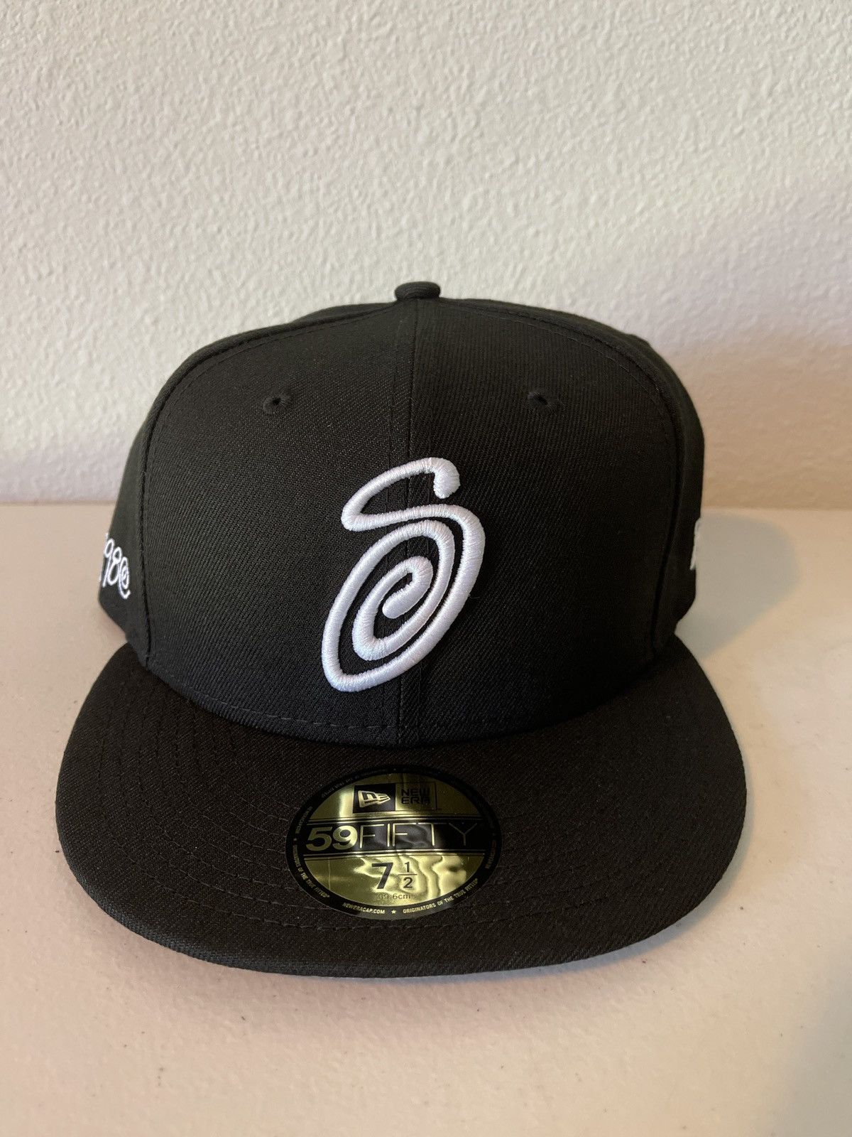 帽子 7 1/2 Stussy CURLY S NEW ERA CAP New Era × Stussy Stussy “Curly S” New Era 7 1/2 | Grailed
