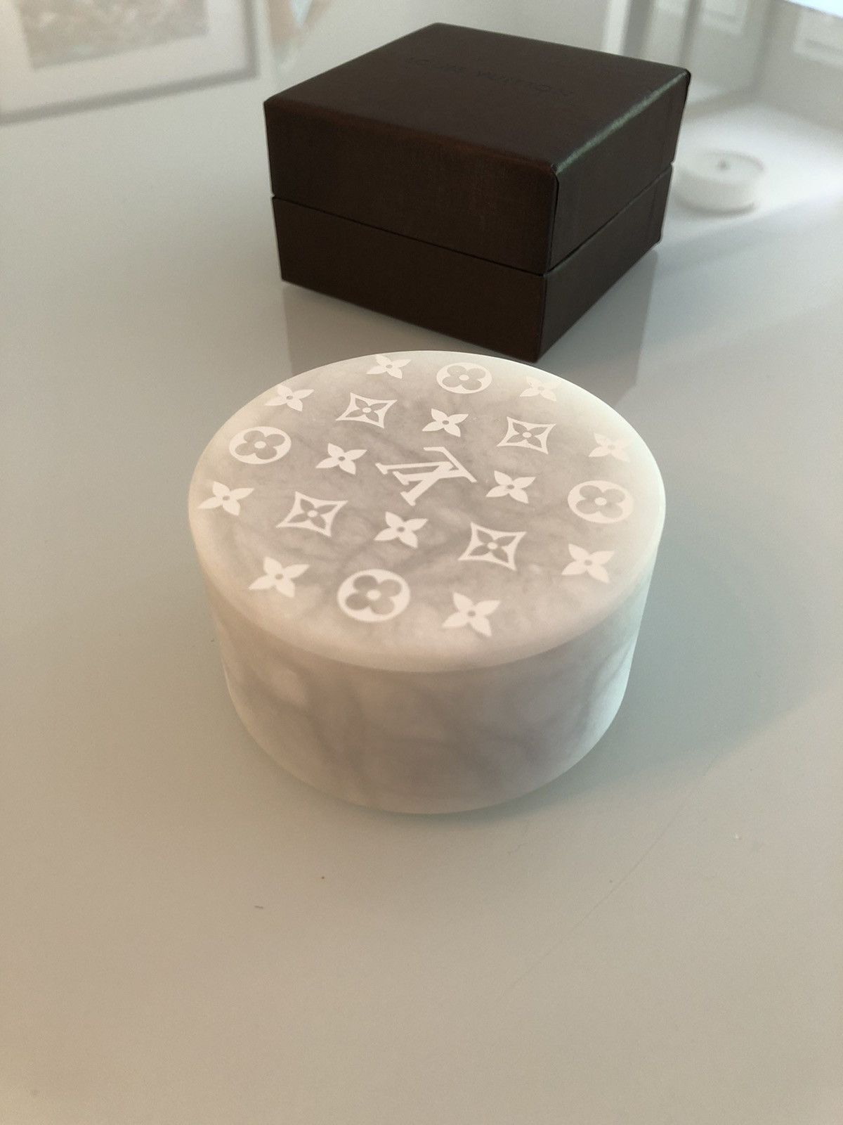 Louis Vuitton Louis Vuitton Alabaster Monogram Stone Case Size ONE SIZE - 3 Thumbnail