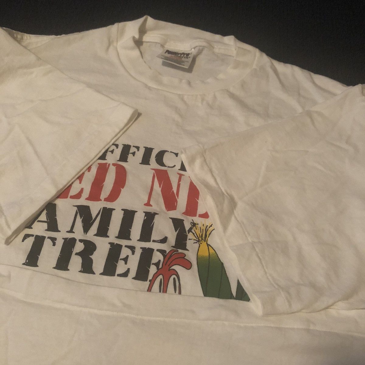 Vintage Vintage 1996 Official Red Neck Family Tree Graphic Comic Tee Size US L / EU 52-54 / 3 - 6 Thumbnail