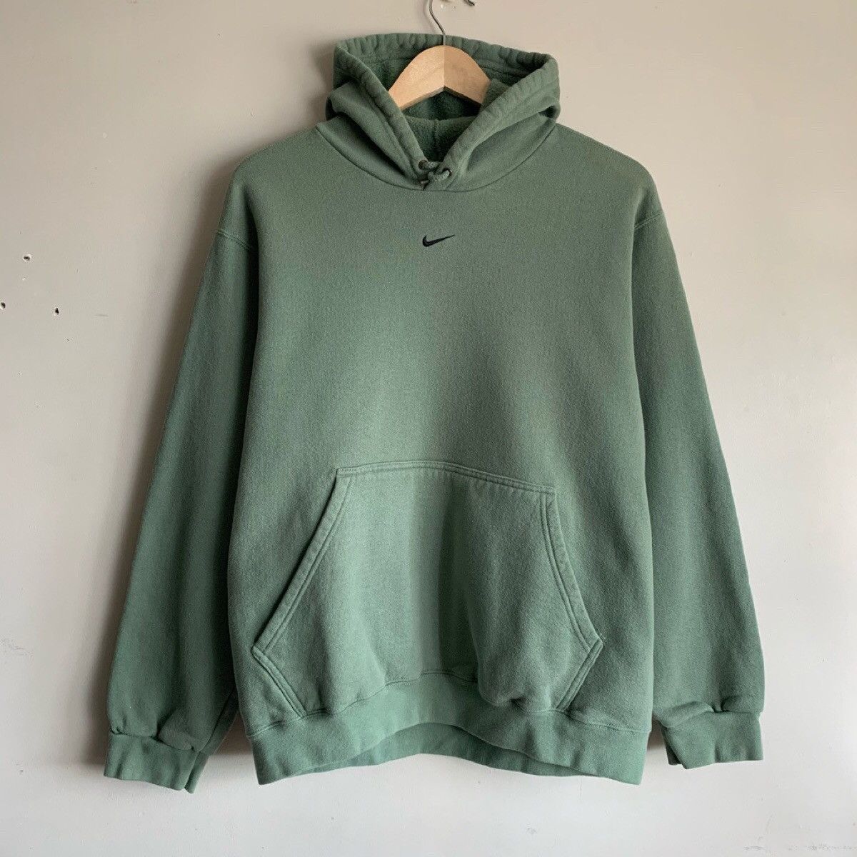 Nike sage green sweatshirt hotsell