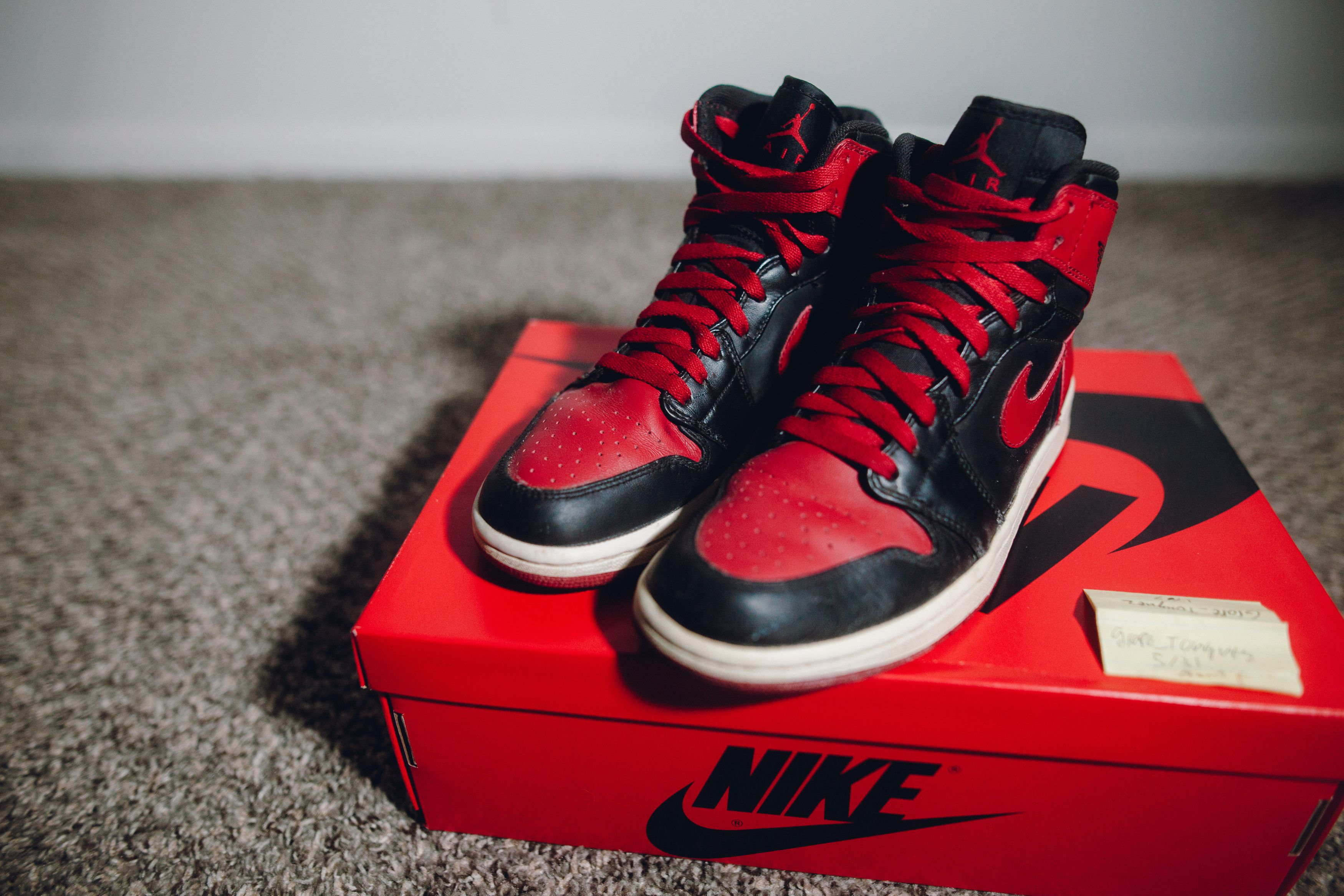 Jordan Brand Air Jordan 1 bred 2009 dmp bulls 7.5 332550-101 Size US 7.5 / EU 40-41 - 2 Thumbnail