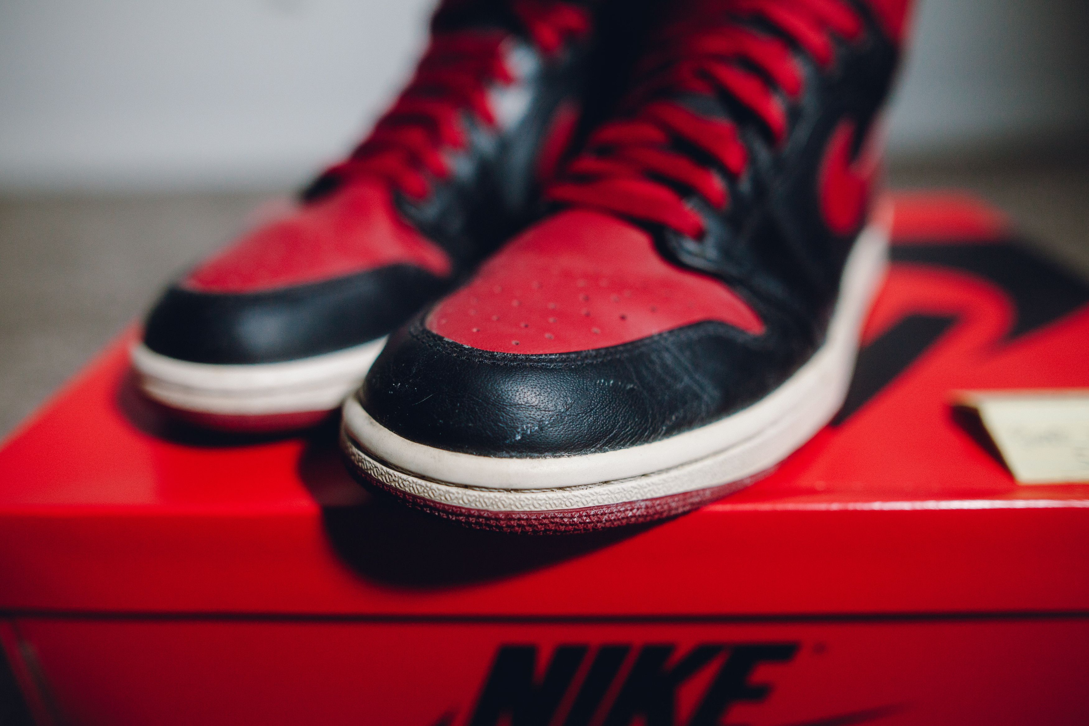 Jordan Brand Air Jordan 1 bred 2009 dmp bulls 7.5 332550-101 Size US 7.5 / EU 40-41 - 3 Thumbnail