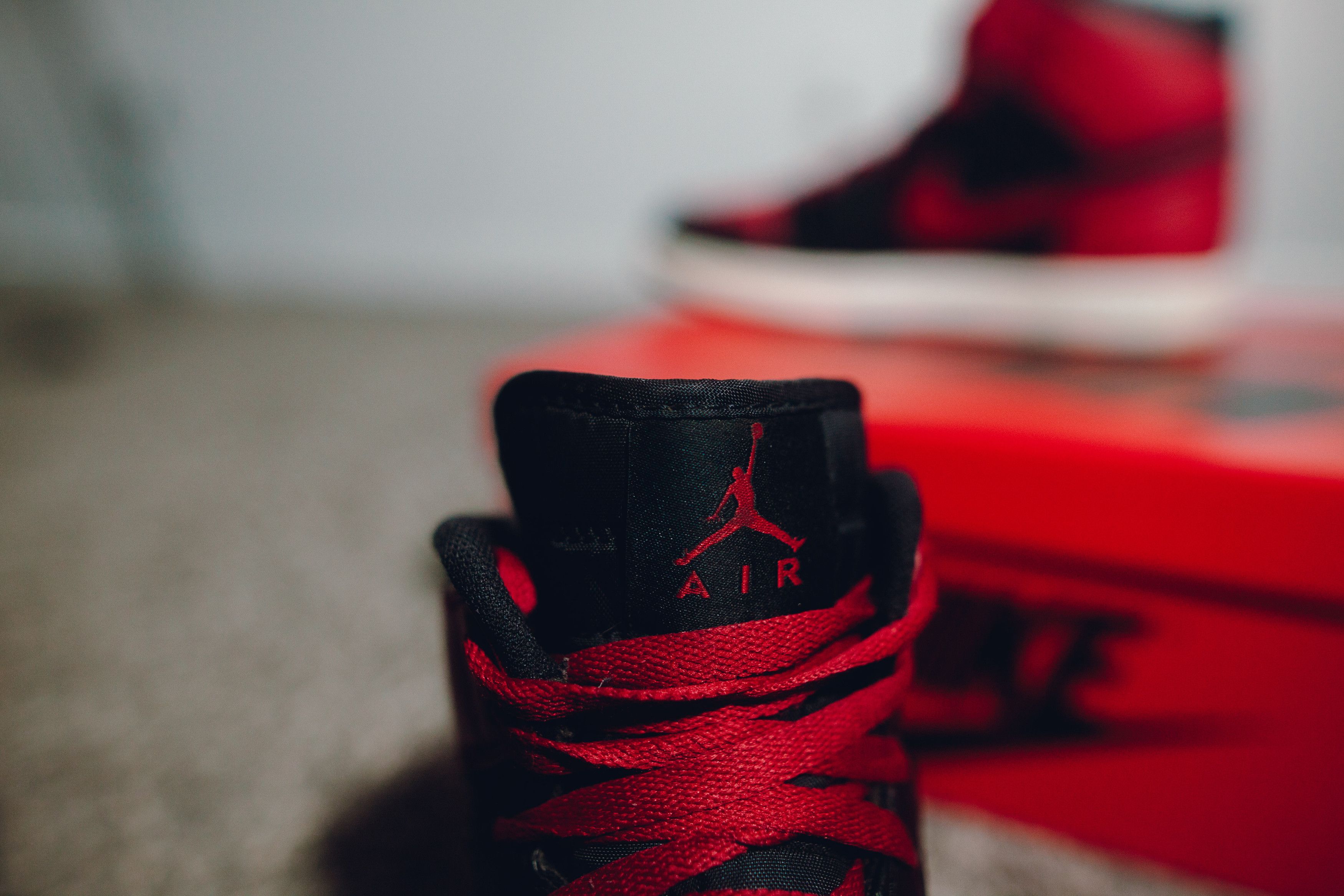 Jordan Brand Air Jordan 1 bred 2009 dmp bulls 7.5 332550-101 Size US 7.5 / EU 40-41 - 6 Thumbnail