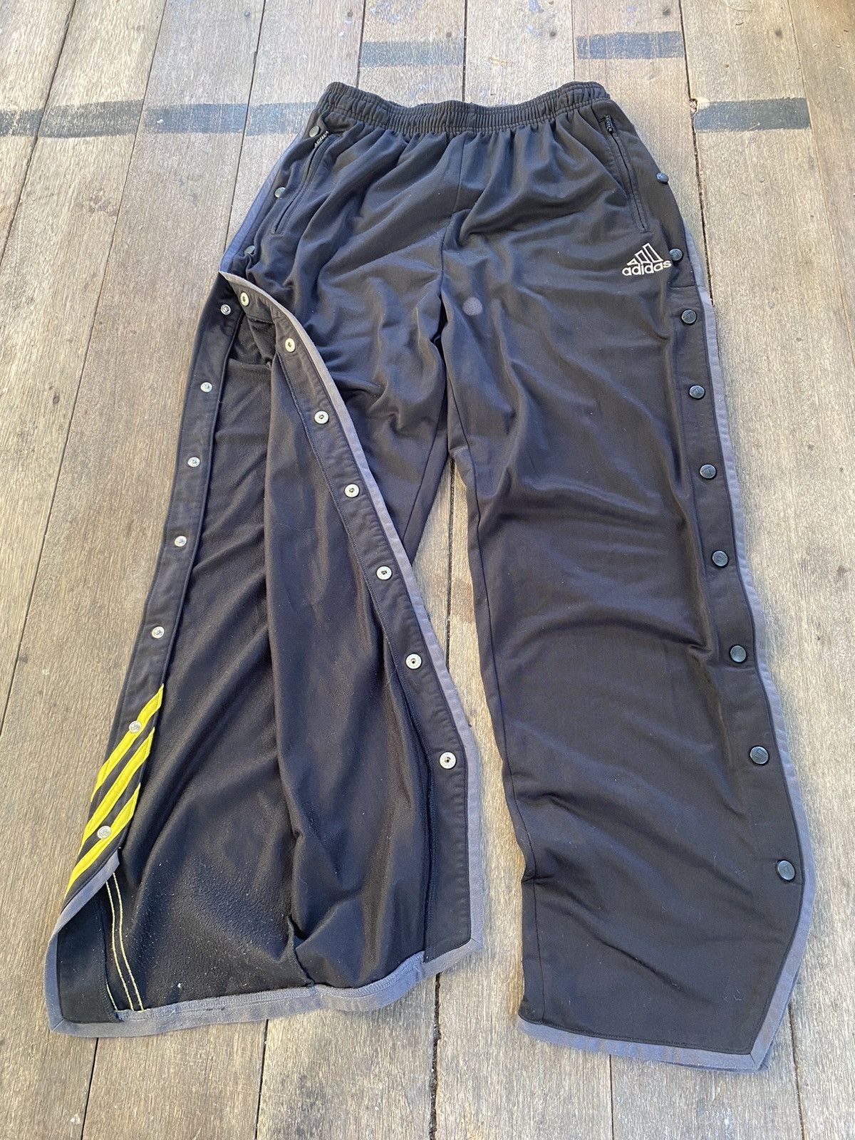 VINTAGE 90'/00's ADIDAS SIDE BUTTON TRACKPANTS