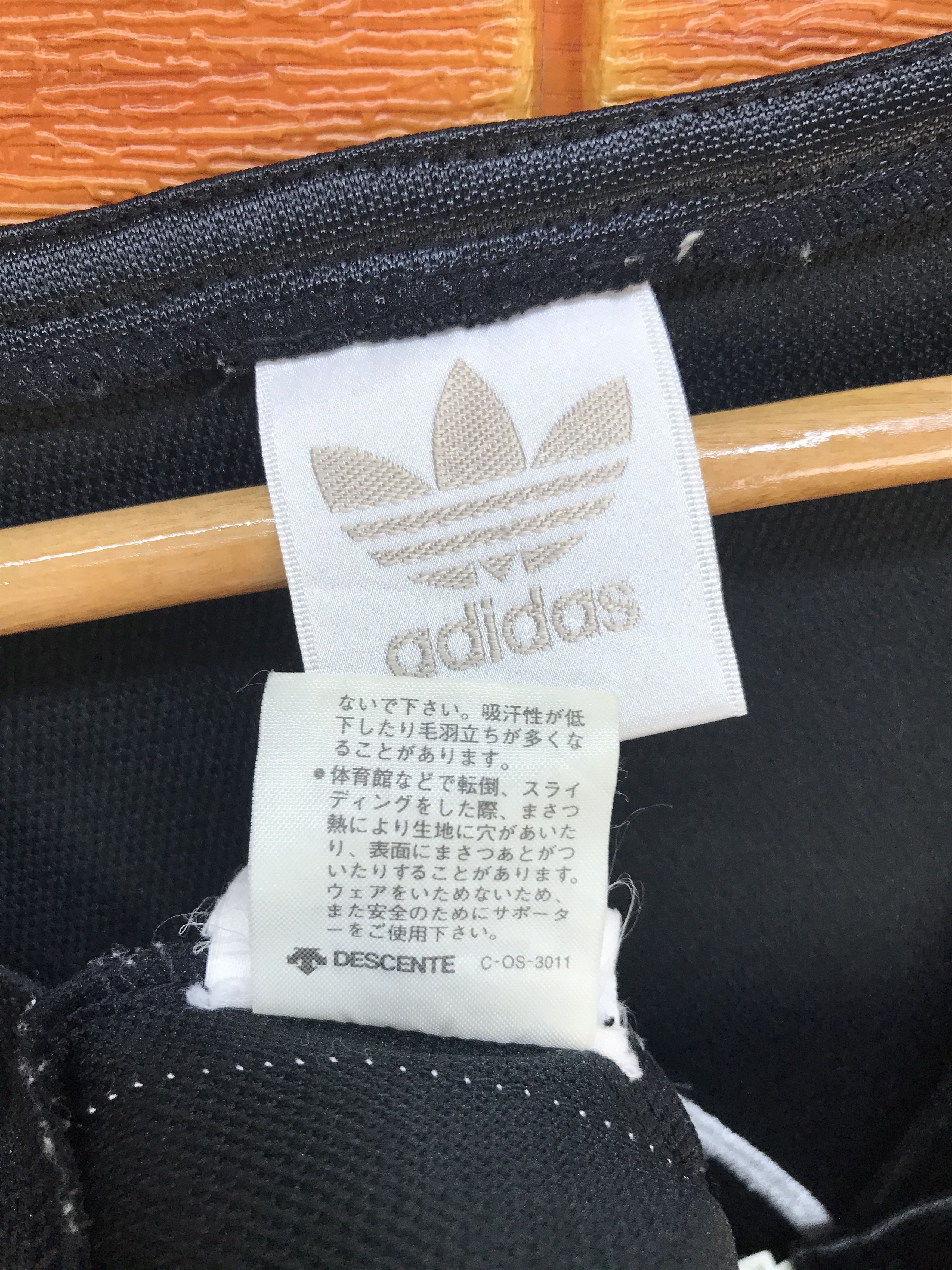 Adidas Vintage ADIDAS X DESCENTE Trefoil Embroidered Vest Size US M / EU 48-50 / 2 - 11 Thumbnail