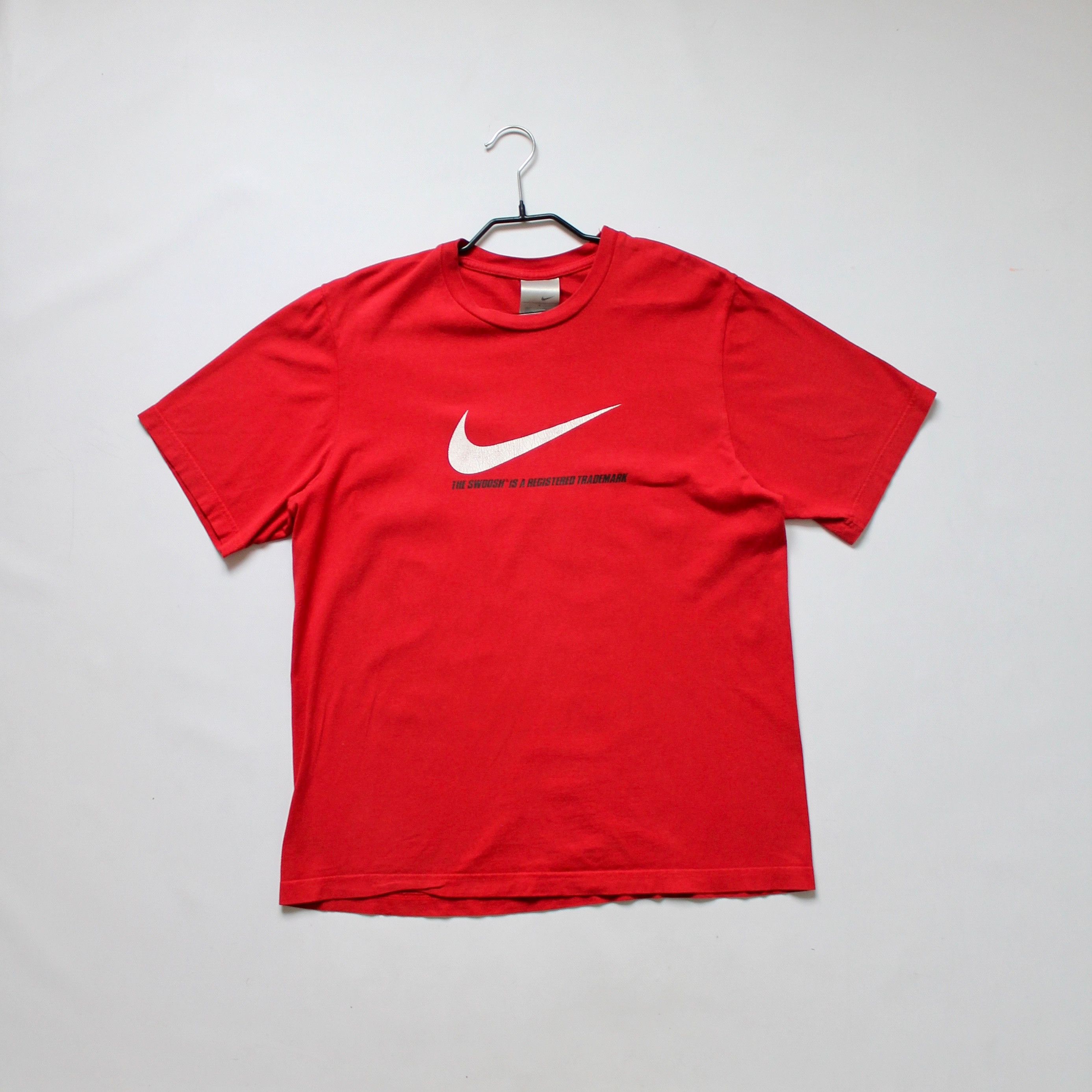 Nike Vintage NIKE Big Swoosh t shirt red Size US L / EU 52-54 / 3 - 1 Thumbnail