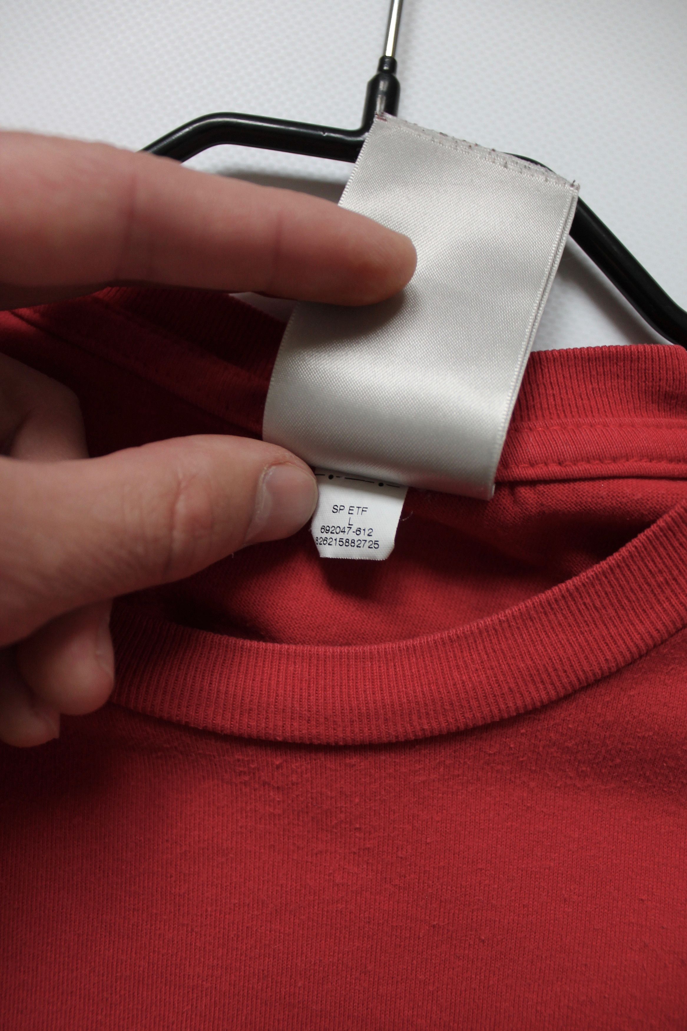 Nike Vintage NIKE Big Swoosh t shirt red Size US L / EU 52-54 / 3 - 5 Thumbnail
