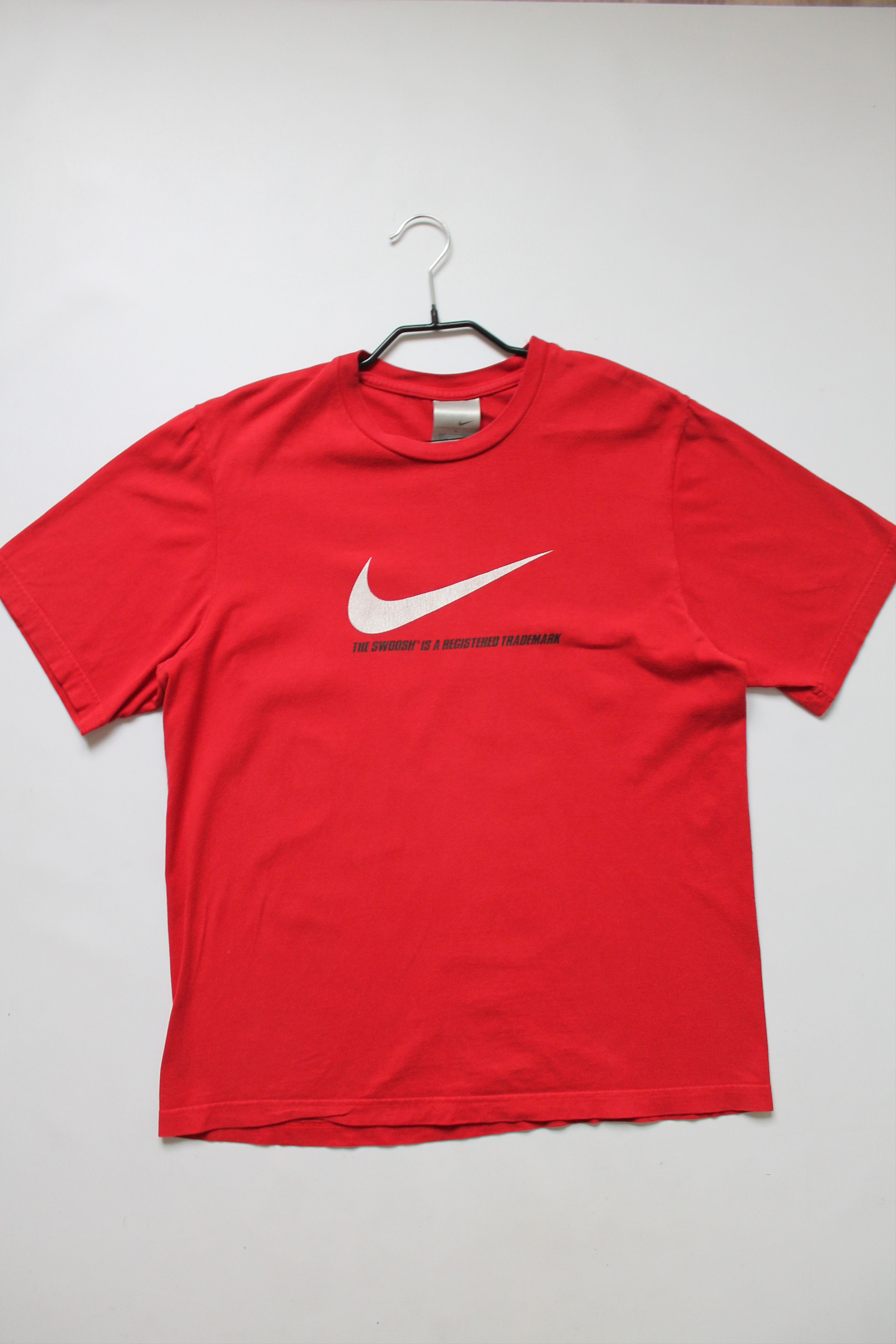 Nike Vintage NIKE Big Swoosh t shirt red Size US L / EU 52-54 / 3 - 2 Thumbnail