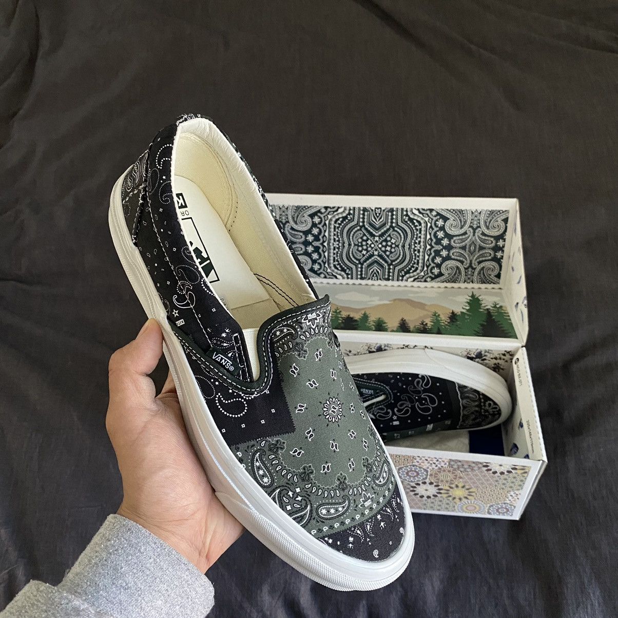 Kith × Vans Kith x Vans “10 Year Anniversary” Slip-On  display picture 2