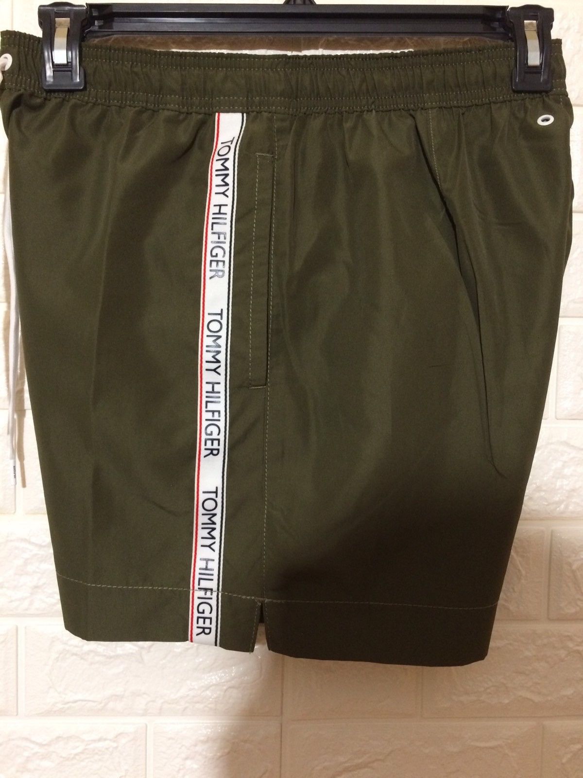 Tommy Hilfiger Tommy Hilfiger Green Shorts Size US 32 / EU 48 - 2 Thumbnail