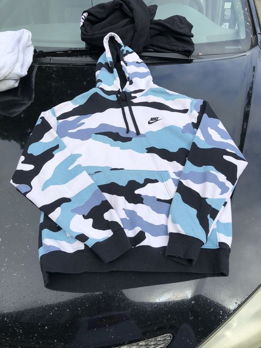 Blue camo hoodie cheap nike