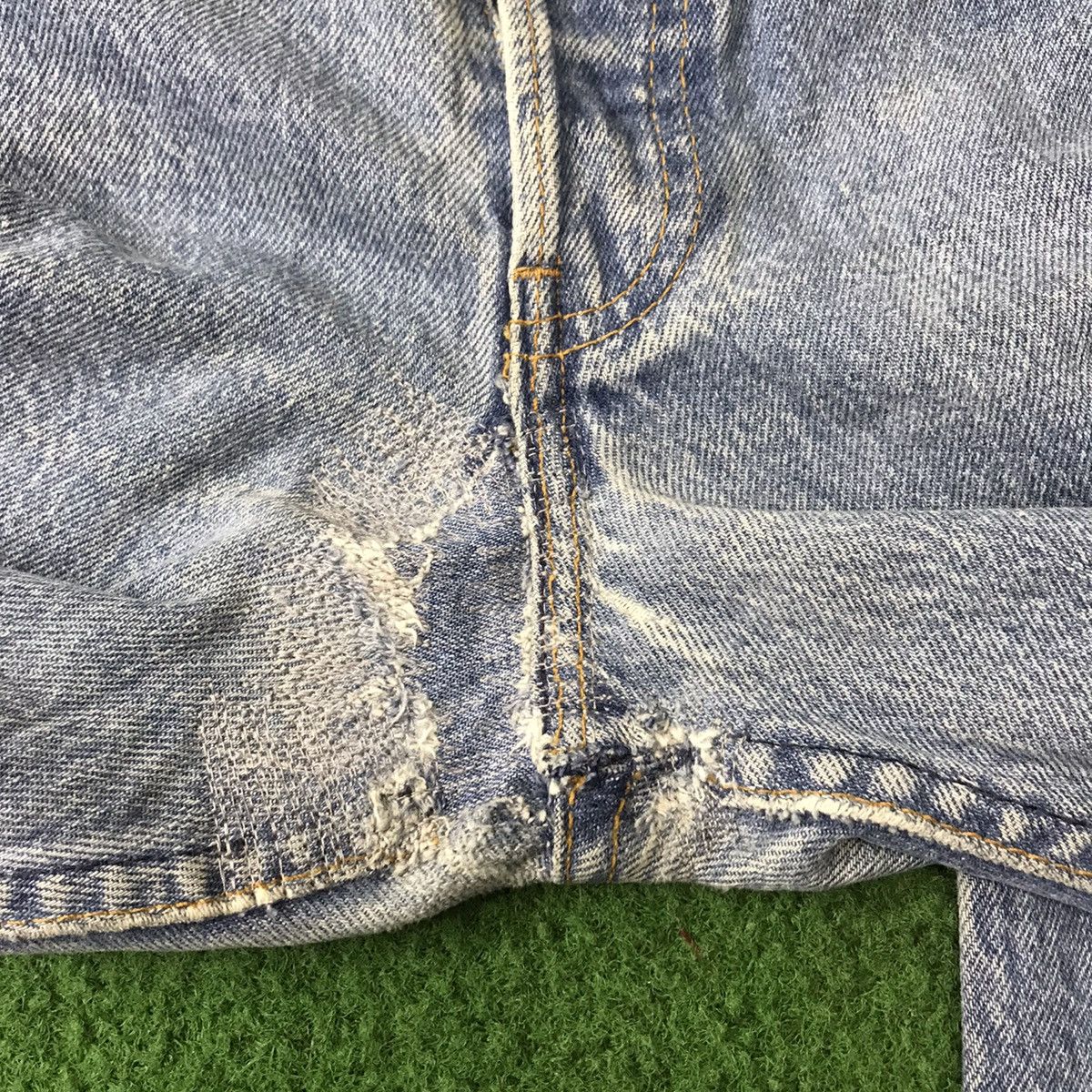 Levi's Vintage 90s Levis 501 Distressed Lightwash Made In USA Size US 32 / EU 48 - 19 Thumbnail
