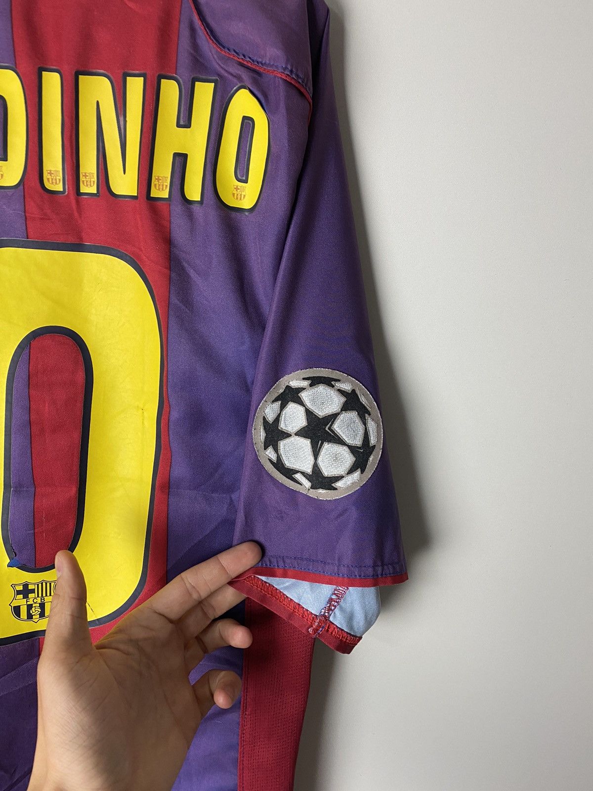 Nike Nike FC Barcelona 10 Ronaldinho t-shirts vintage size M Size US M / EU 48-50 / 2 - 20 Thumbnail