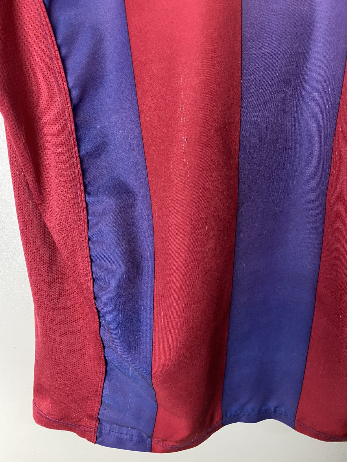 Nike Nike FC Barcelona 10 Ronaldinho t-shirts vintage size M Size US M / EU 48-50 / 2 - 9 Thumbnail