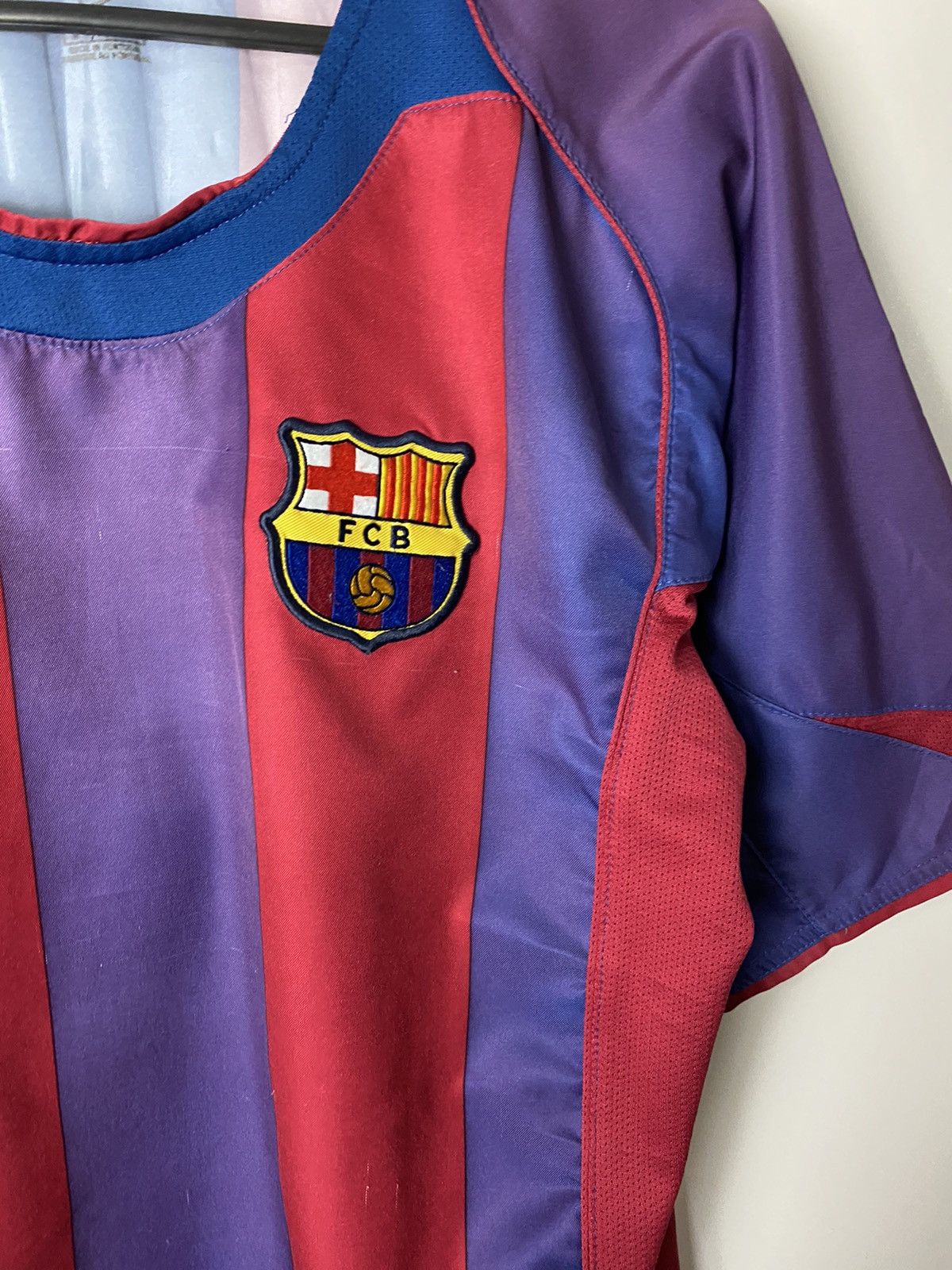 Nike Nike FC Barcelona 10 Ronaldinho t-shirts vintage size M Size US M / EU 48-50 / 2 - 8 Thumbnail
