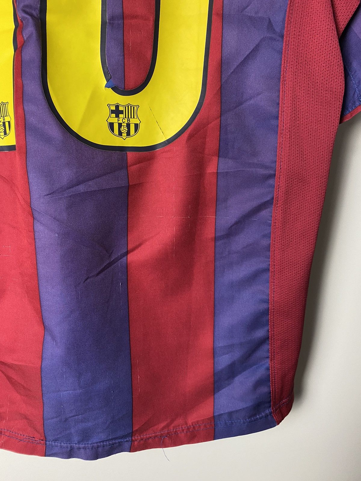 Nike Nike FC Barcelona 10 Ronaldinho t-shirts vintage size M Size US M / EU 48-50 / 2 - 12 Thumbnail