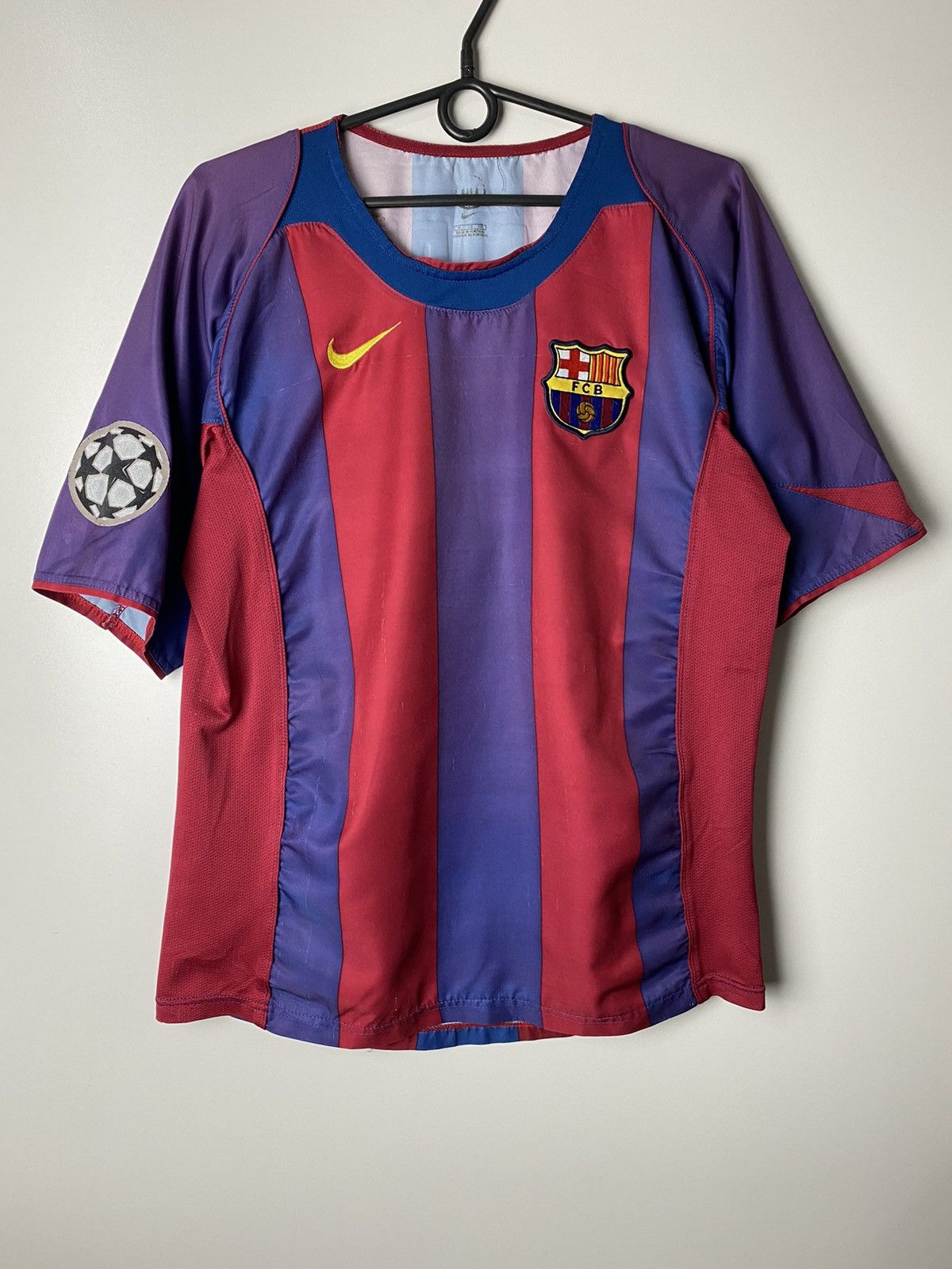 Nike Nike FC Barcelona 10 Ronaldinho t-shirts vintage size M Size US M / EU 48-50 / 2 - 1 Thumbnail