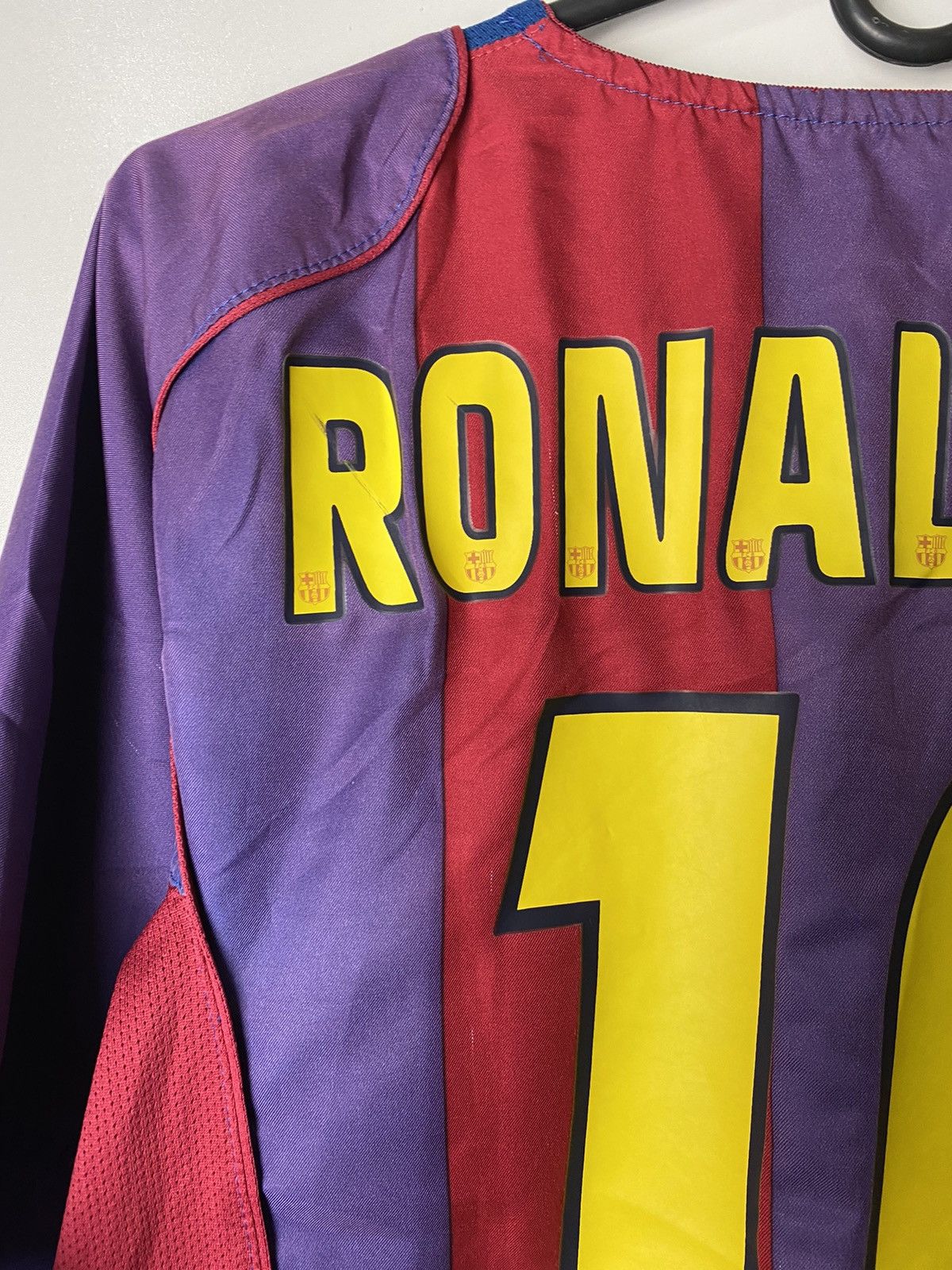 Nike Nike FC Barcelona 10 Ronaldinho t-shirts vintage size M Size US M / EU 48-50 / 2 - 18 Thumbnail