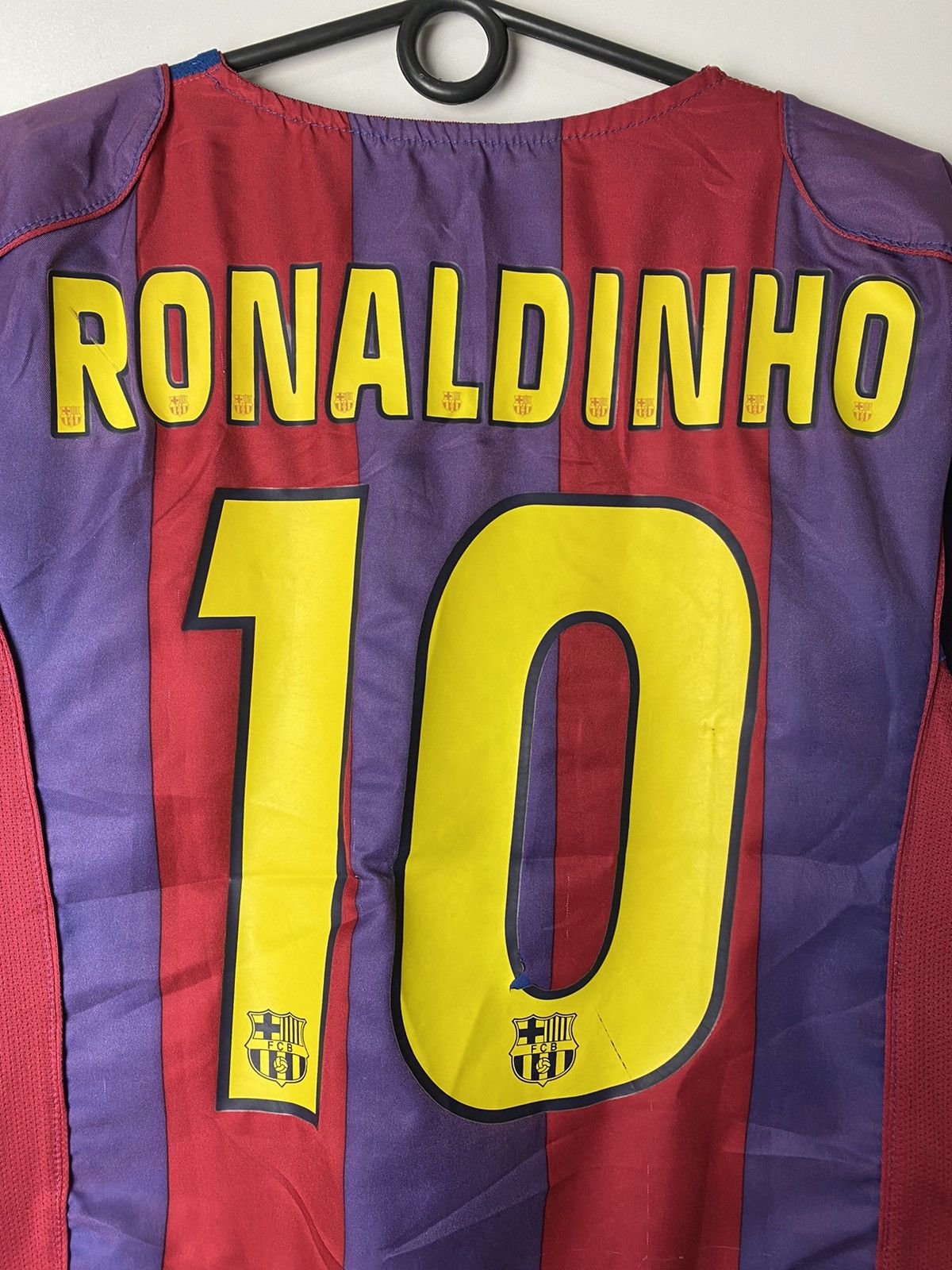 Nike Nike FC Barcelona 10 Ronaldinho t-shirts vintage size M Size US M / EU 48-50 / 2 - 14 Thumbnail