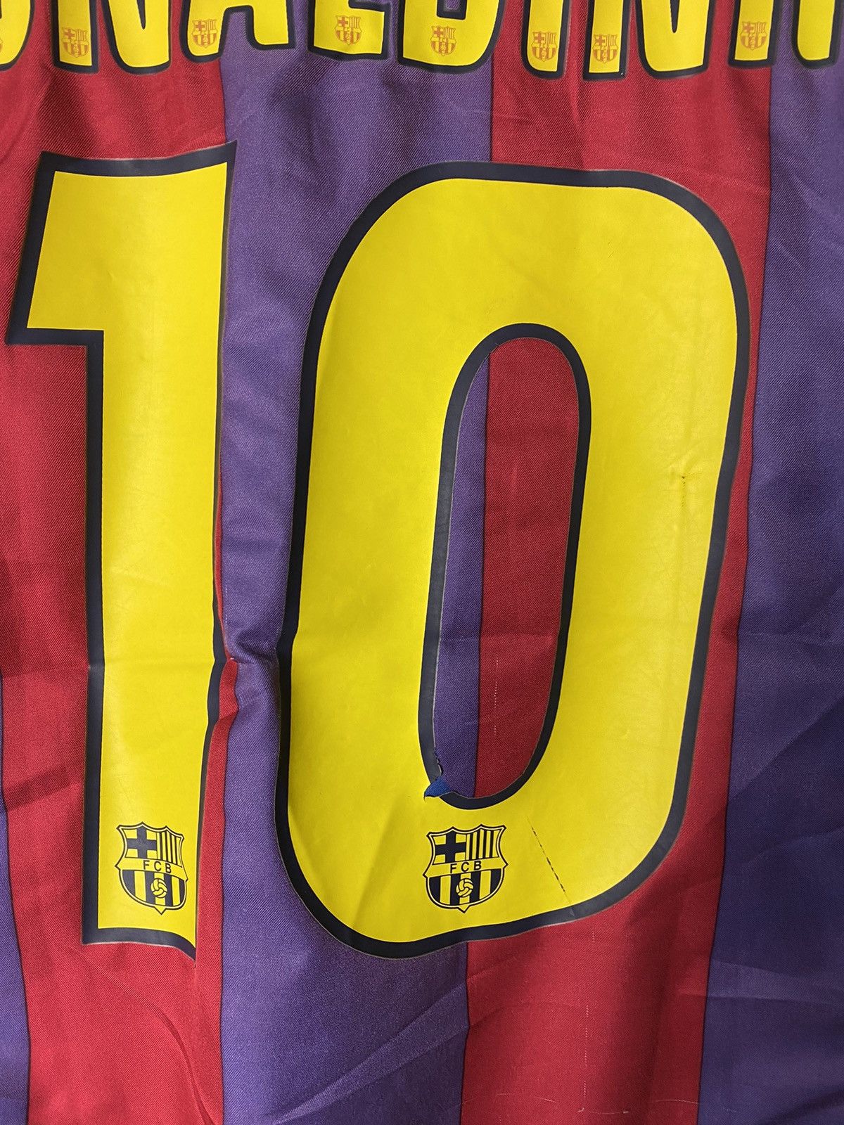Nike Nike FC Barcelona 10 Ronaldinho t-shirts vintage size M Size US M / EU 48-50 / 2 - 19 Thumbnail