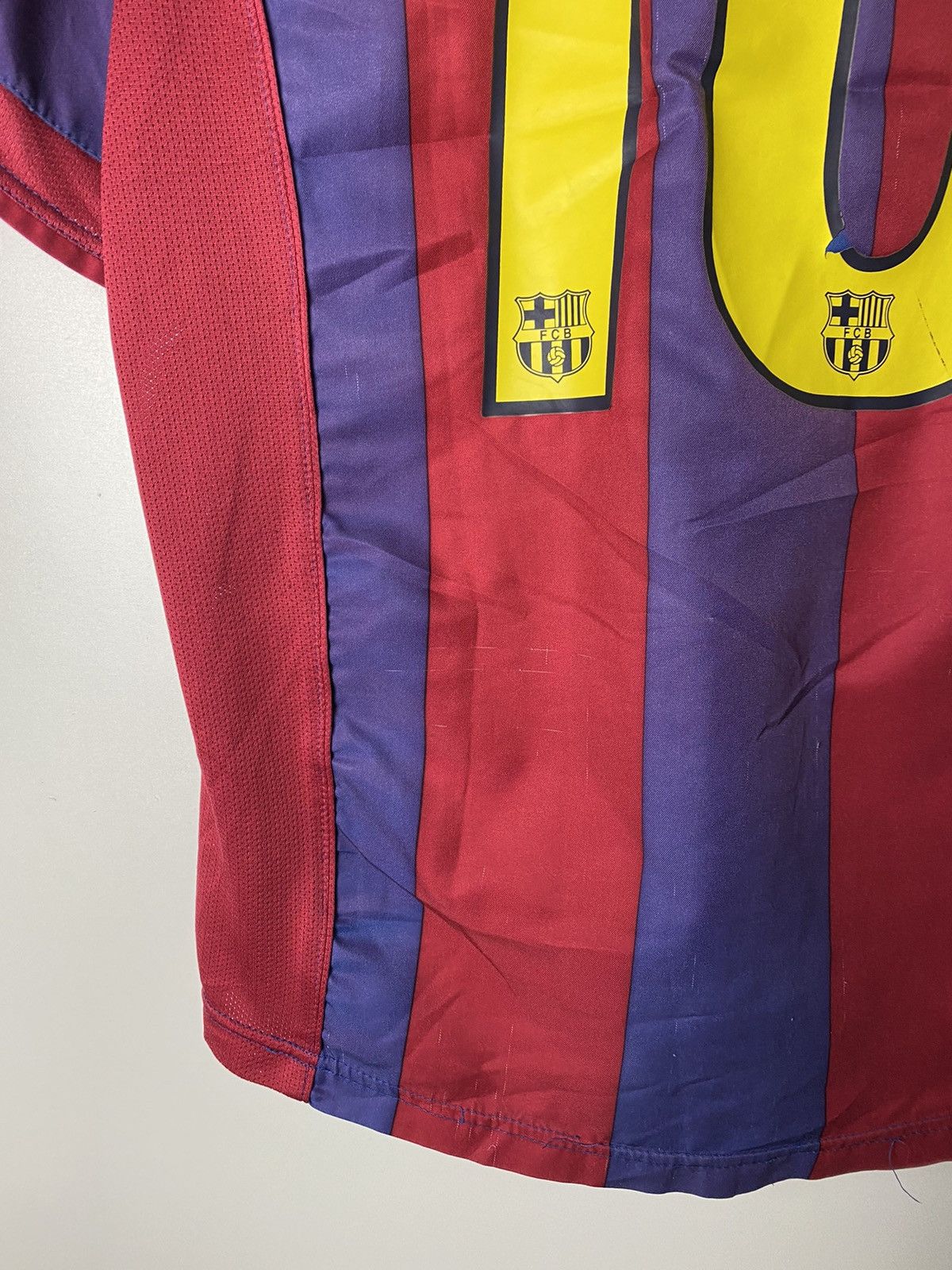 Nike Nike FC Barcelona 10 Ronaldinho t-shirts vintage size M Size US M / EU 48-50 / 2 - 13 Thumbnail